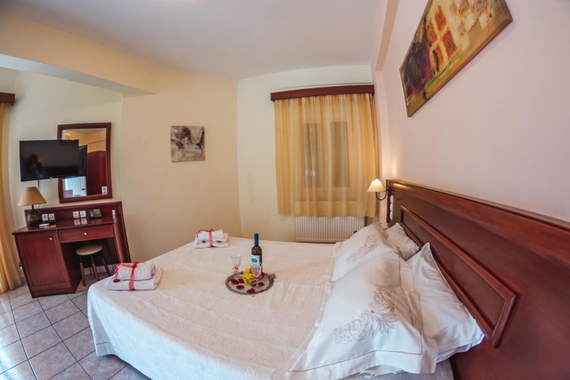 Venardos Hotel - Photo 41