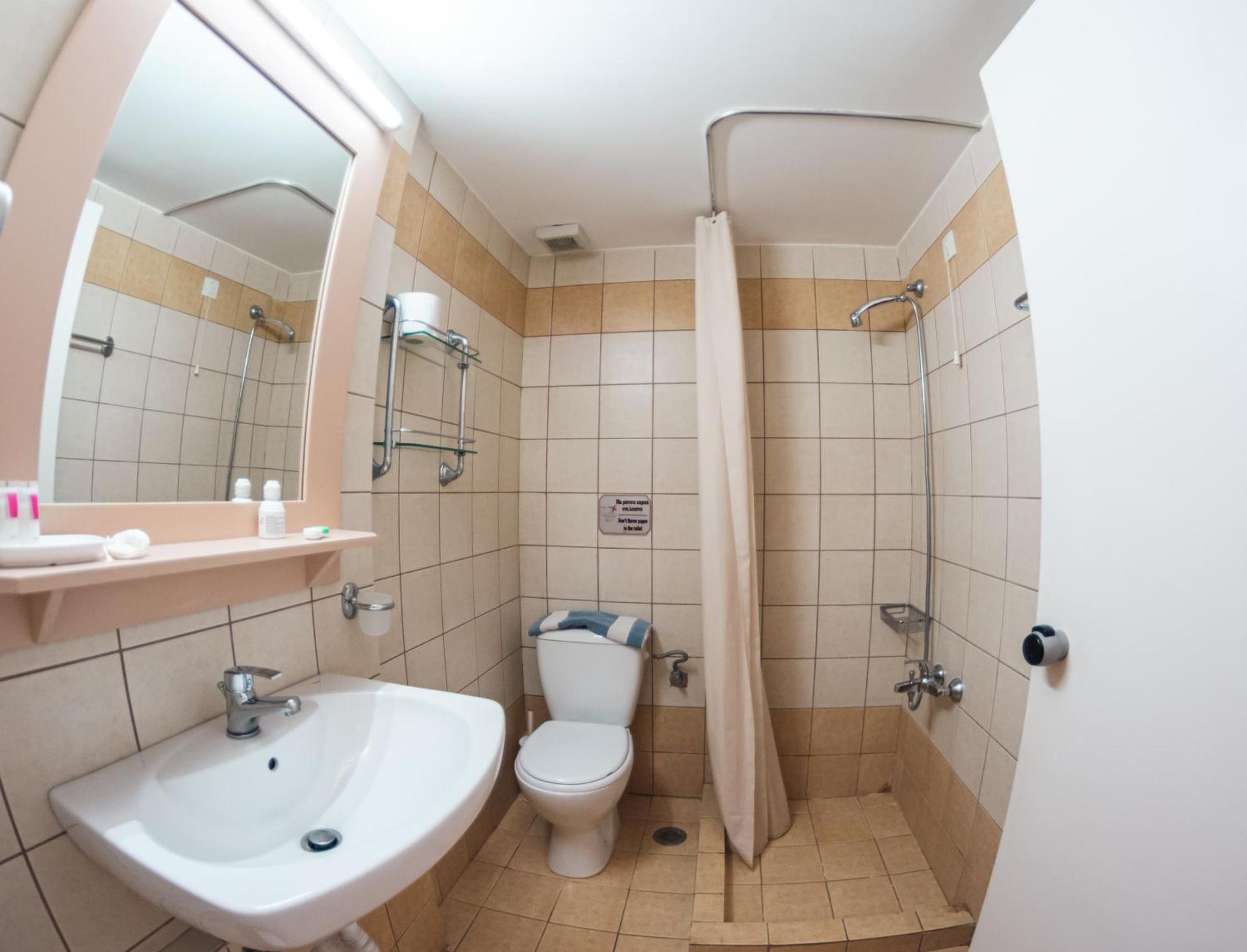Venardos Hotel - Photo 42