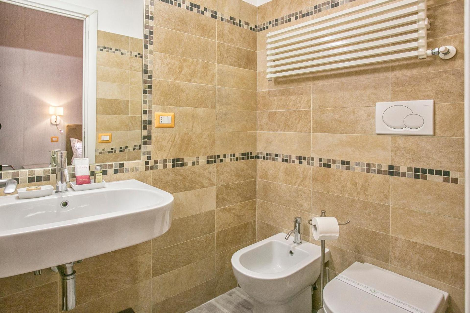 History Suite - Photo 28