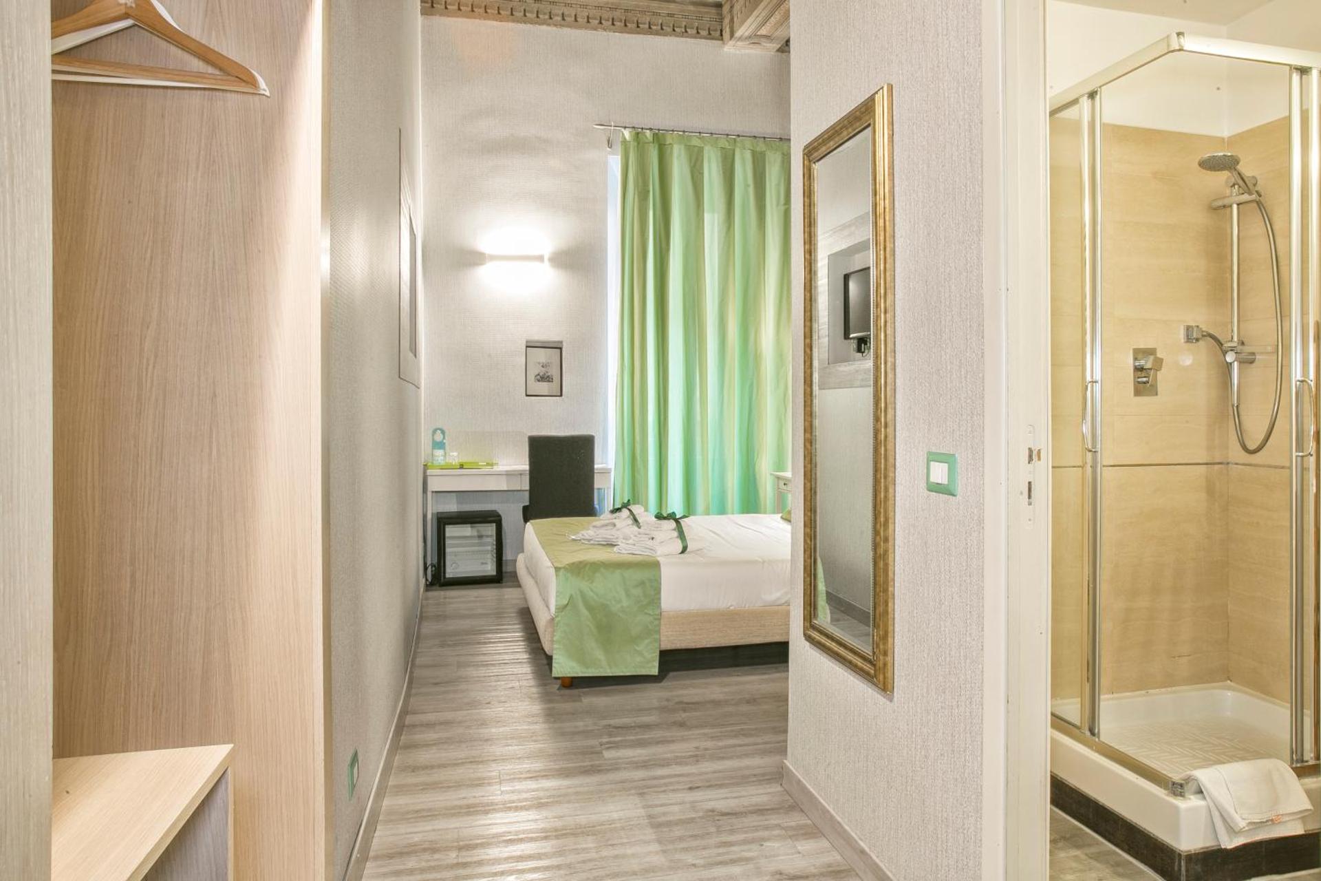 History Suite - Photo 25