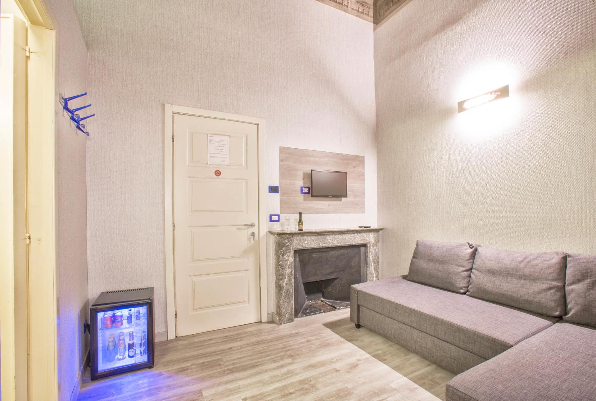 History Suite - Photo 18