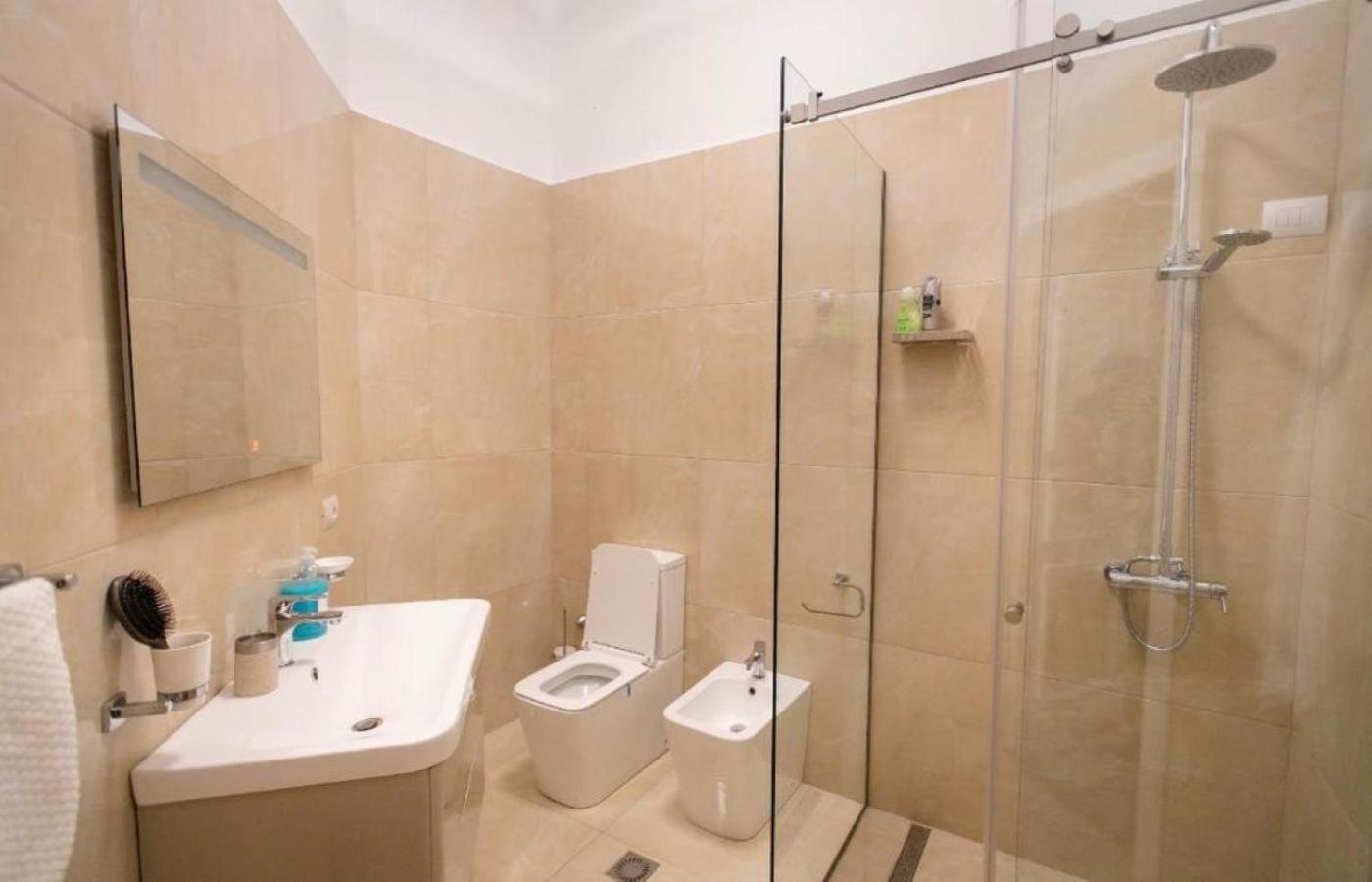 Ferdinand Hotel Rooms - Photo 26