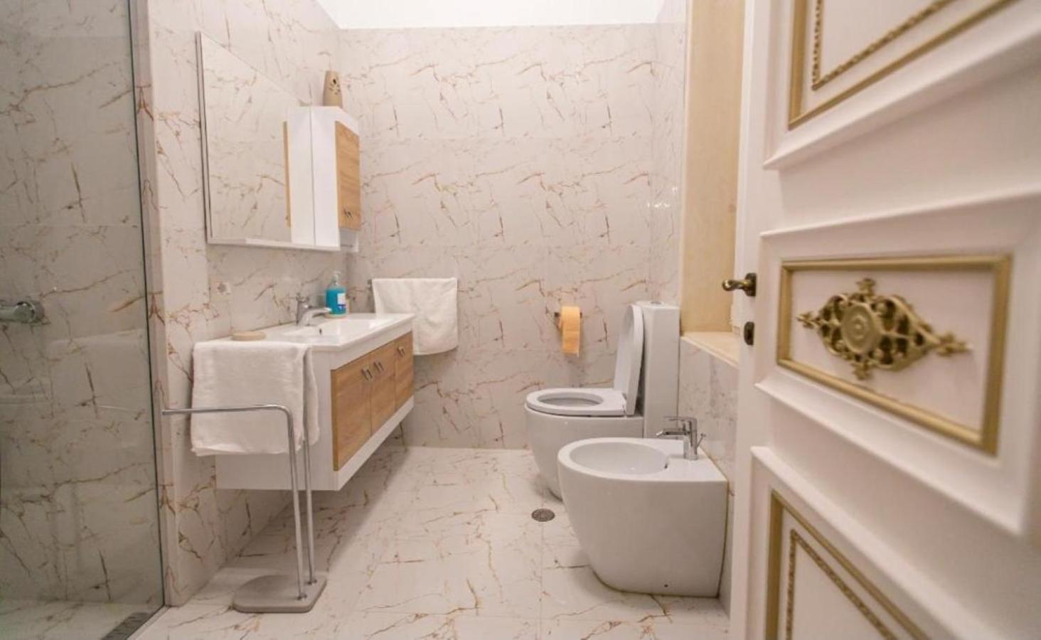 Ferdinand Hotel Rooms - Photo 20