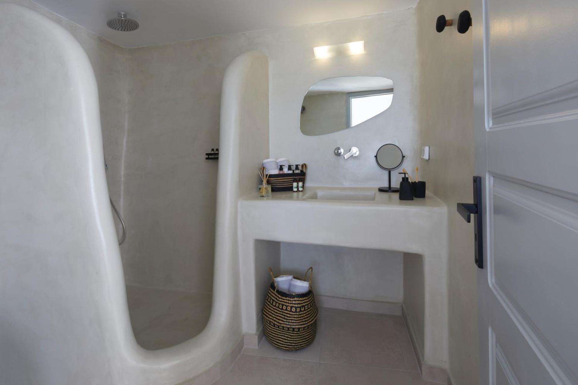 El Verano Suites - Photo 14