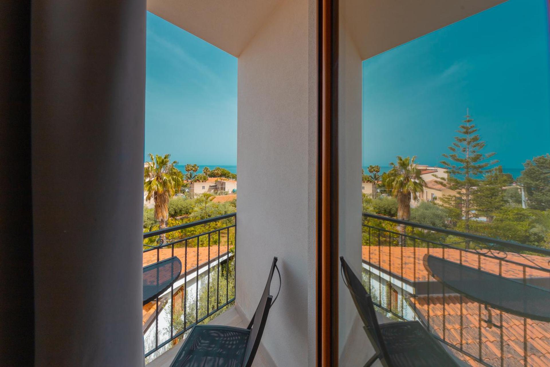 Hotel Baia Del Capitano - Photo 89