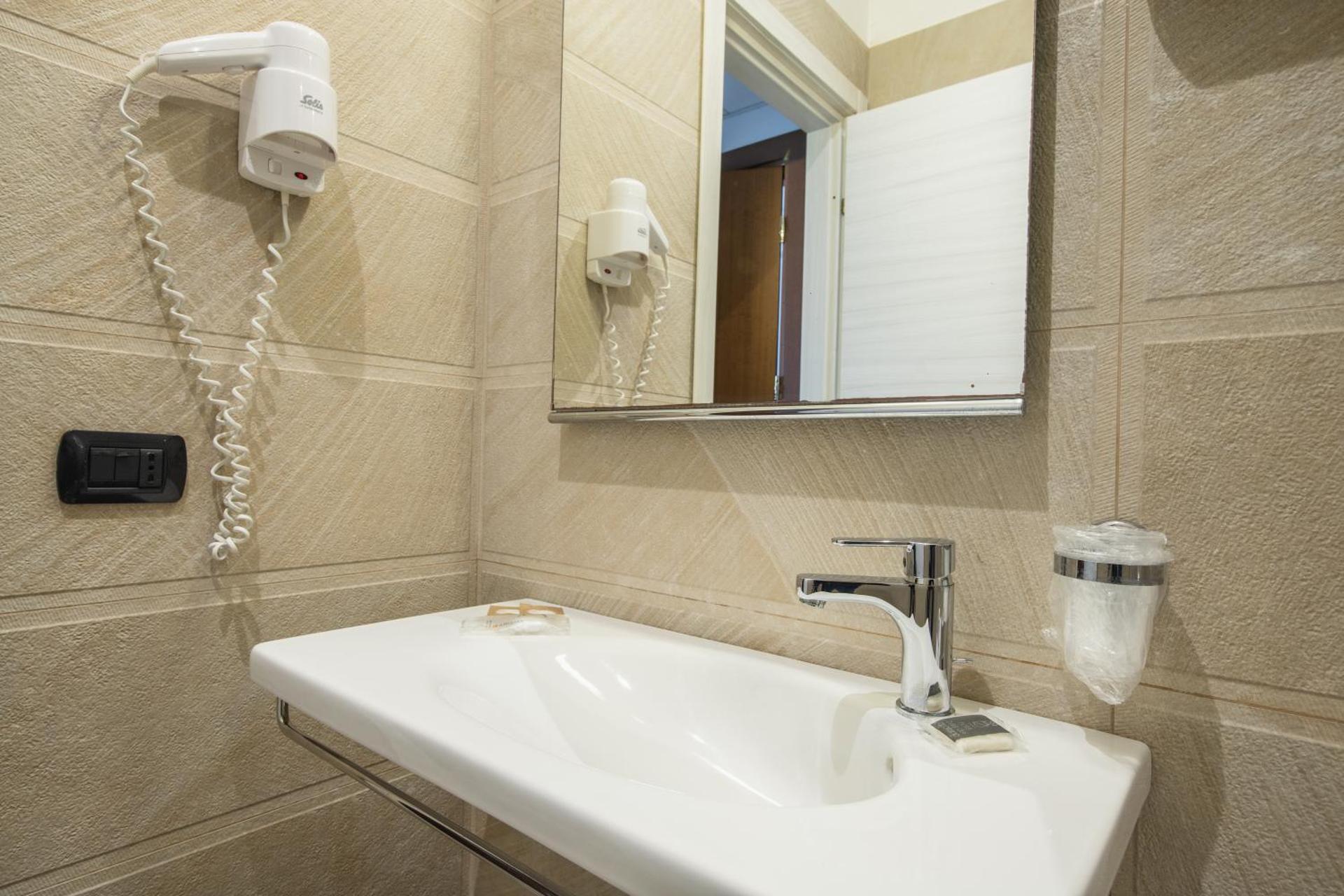 Hotel Baia Del Capitano - Photo 90