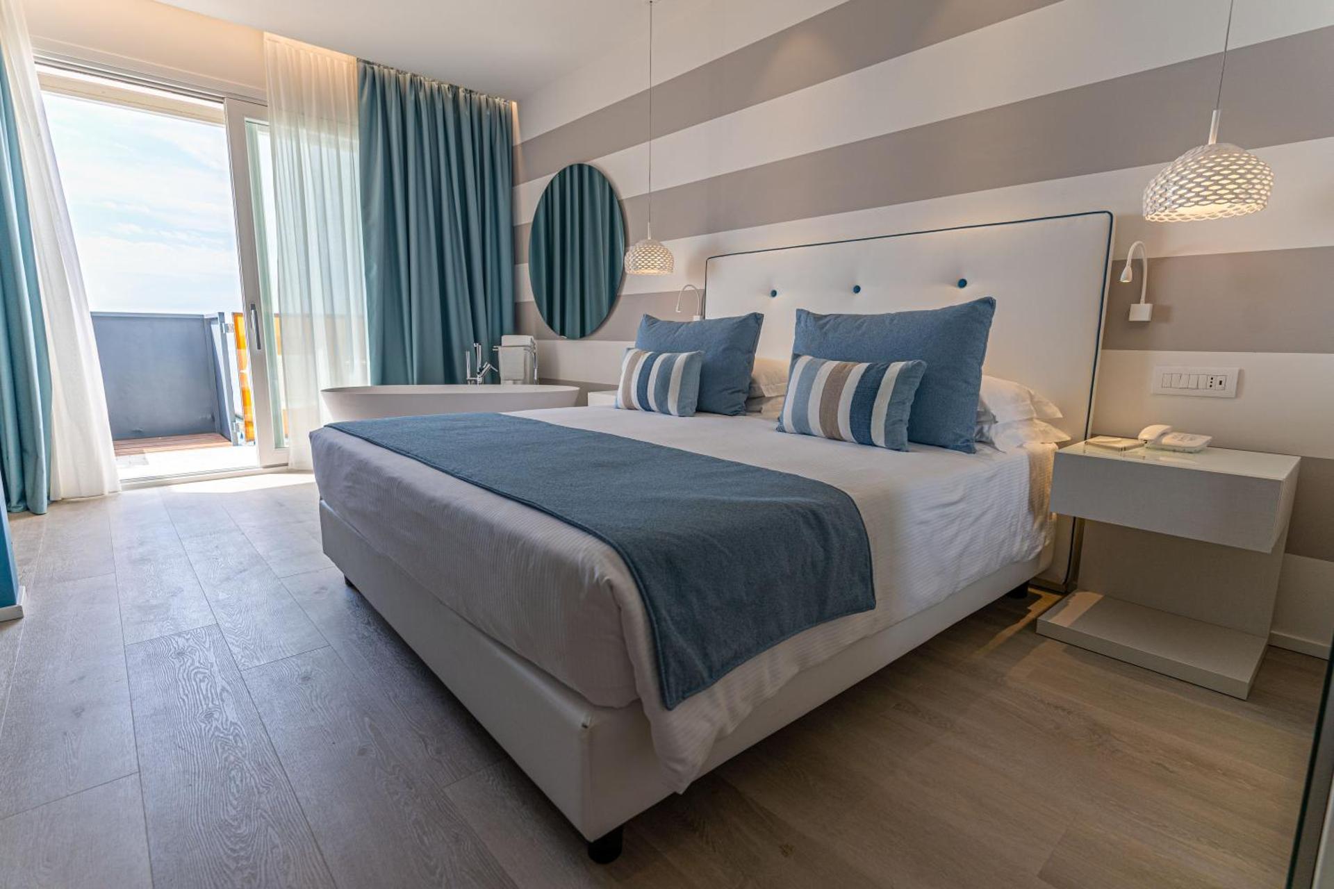 Deluxe Double Room with Sea View and Spa