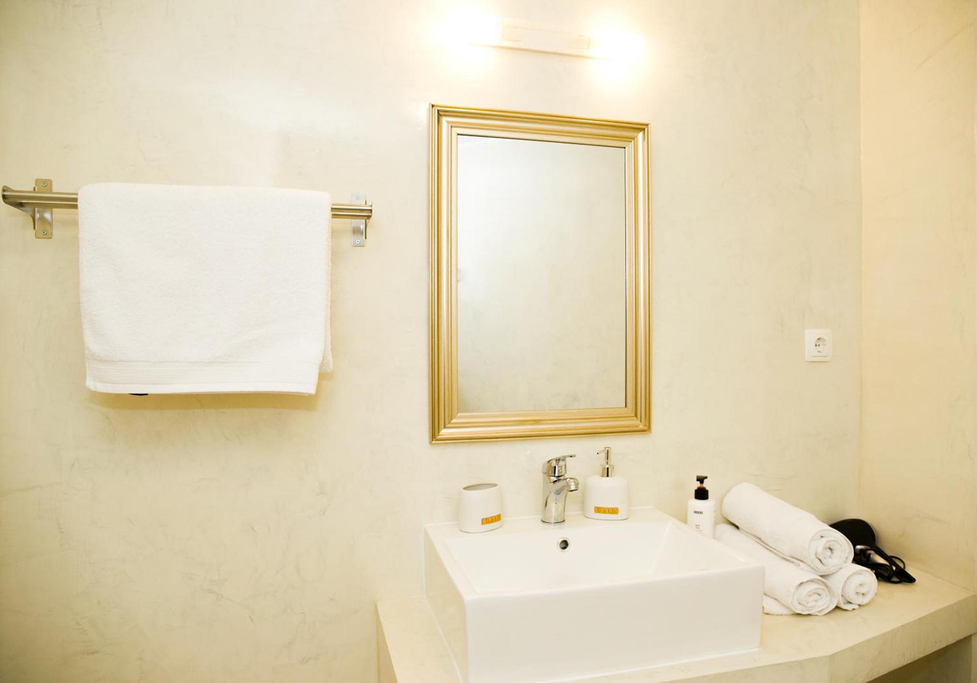 Praxitelis Luxury Apartments - Photo 7