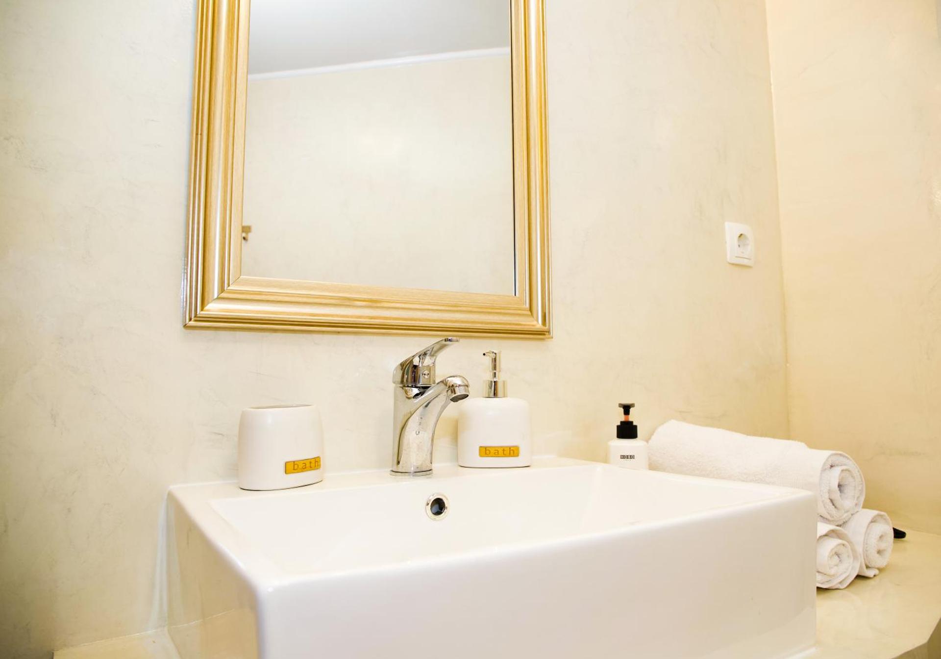 Praxitelis Luxury Apartments - Photo 25