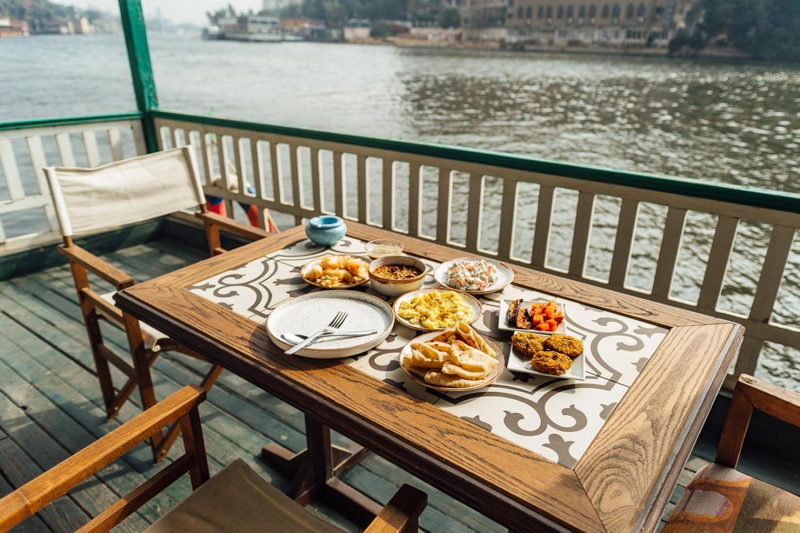 Houseboat65 - Historic home on the Nile - Central Cairo