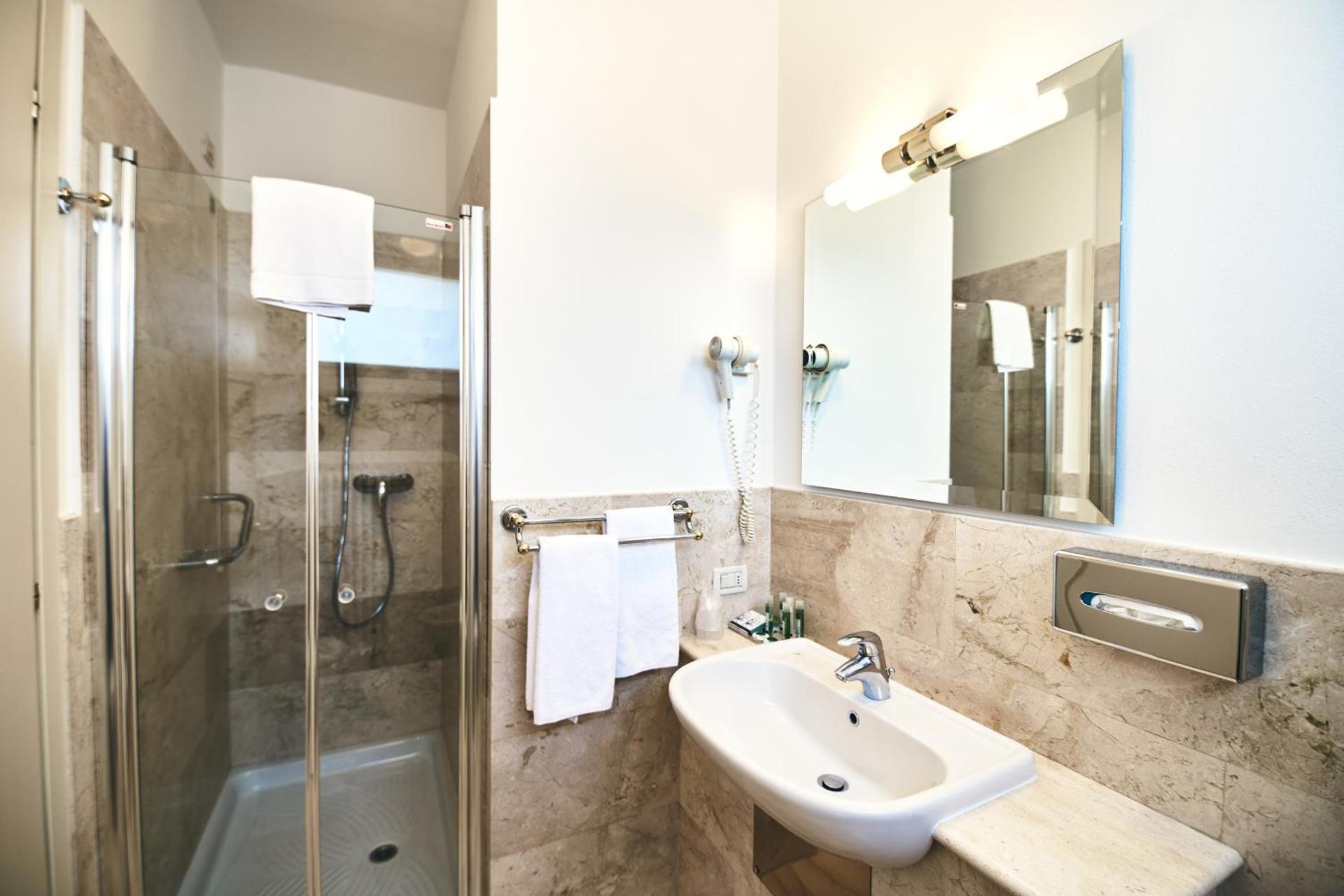 Ambassador Palace Hotel - Photo 49