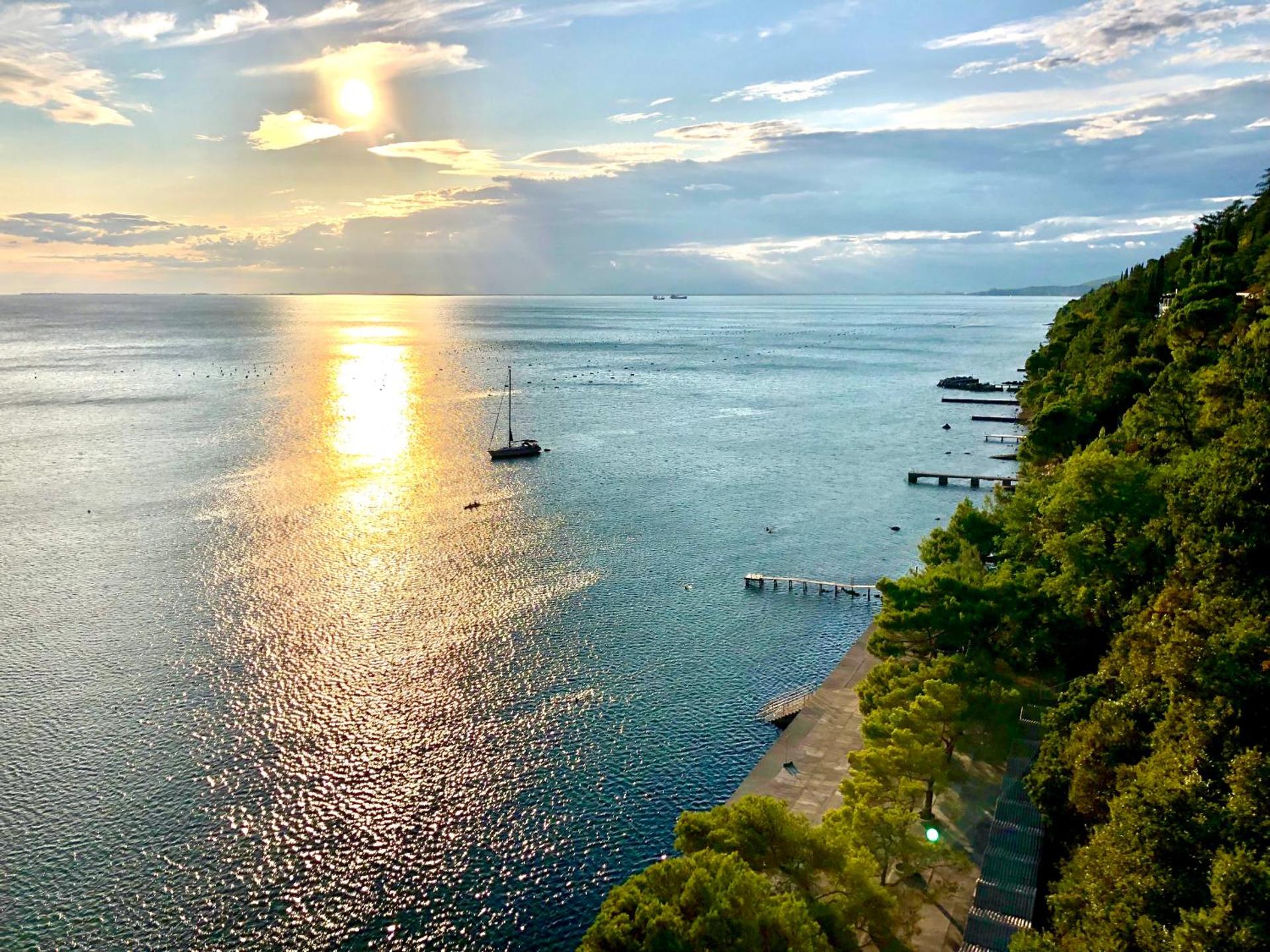 Hotel Riviera & Maximilian's - Photo 102