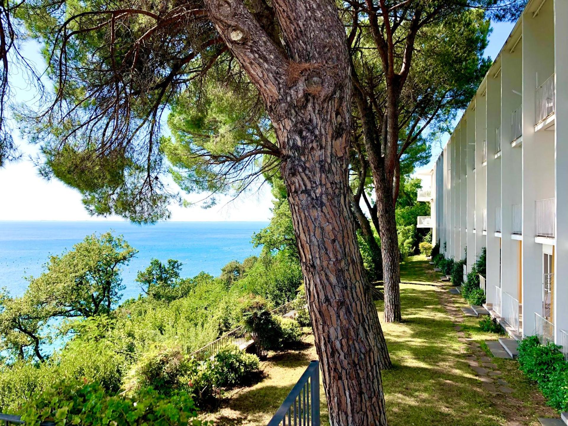 Hotel Riviera & Maximilian's - Photo 105