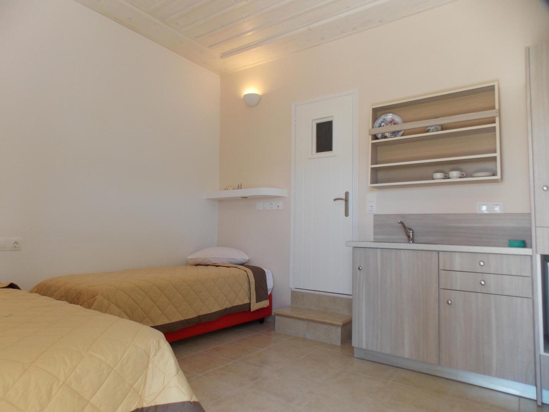 Galaxy Hotel - Photo 10