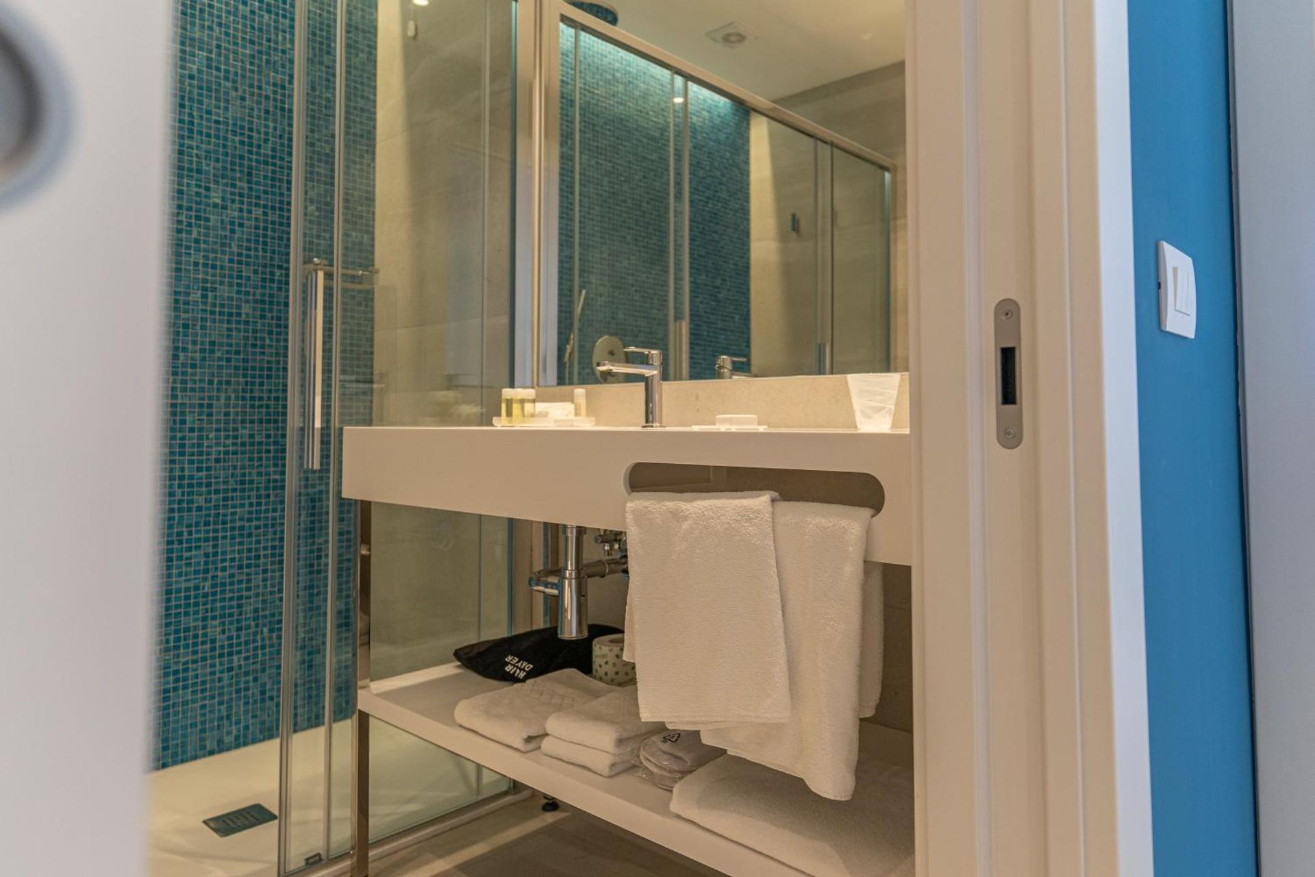 Hotel Orient & Pacific - Photo 42