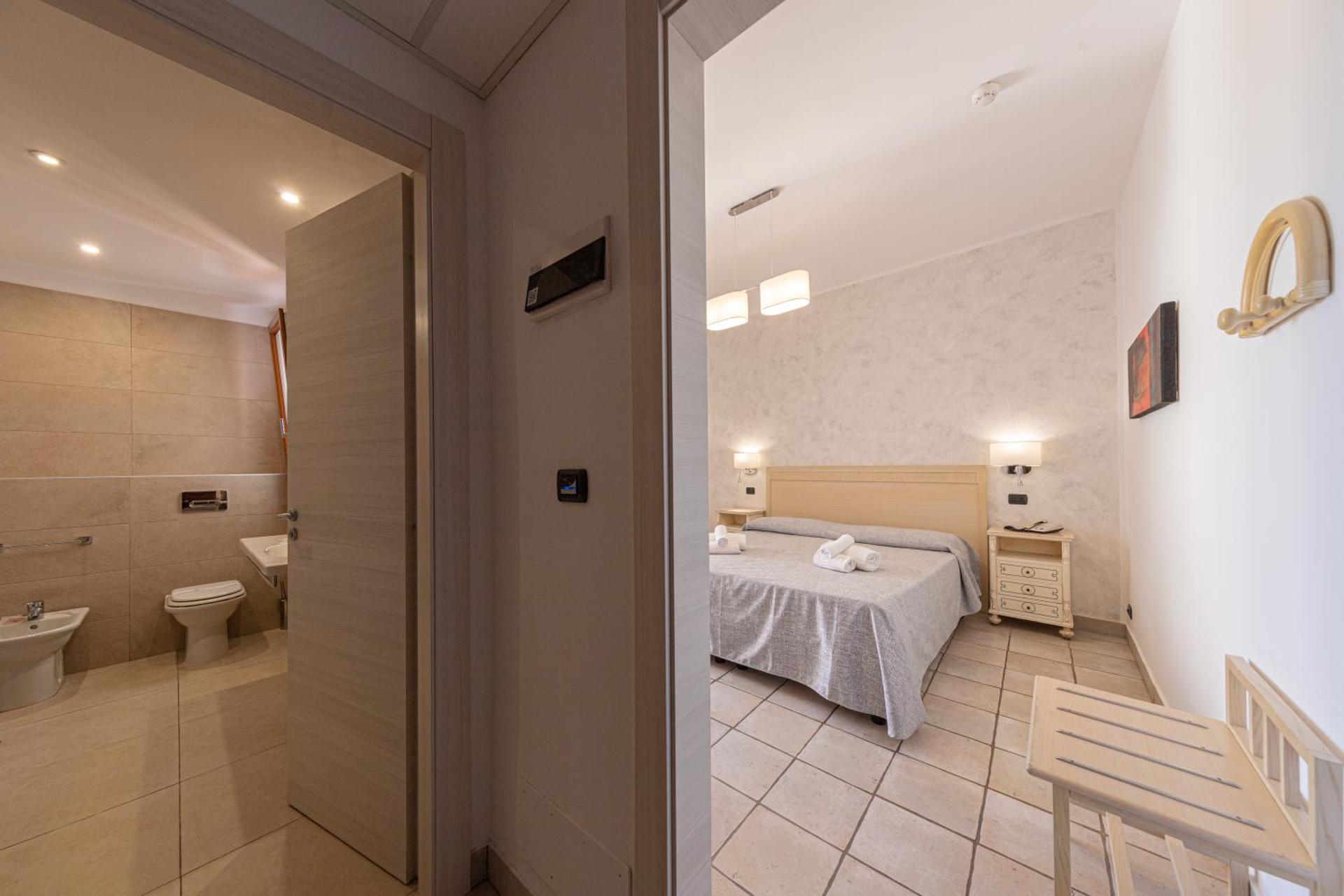 Hotel Baia Del Capitano - Photo 13