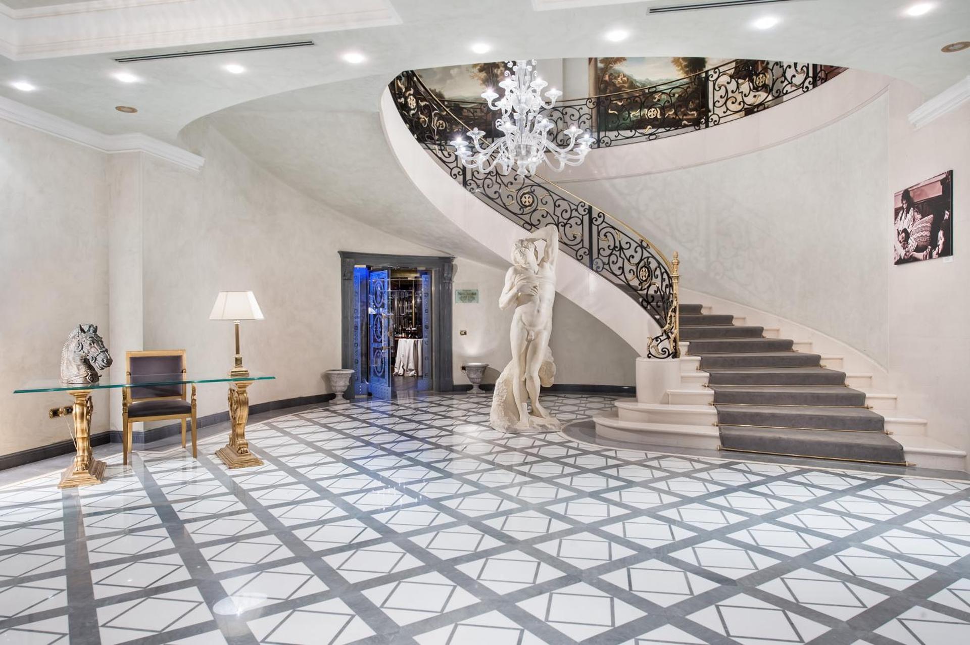 Royal Hotel Carlton - Photo 20