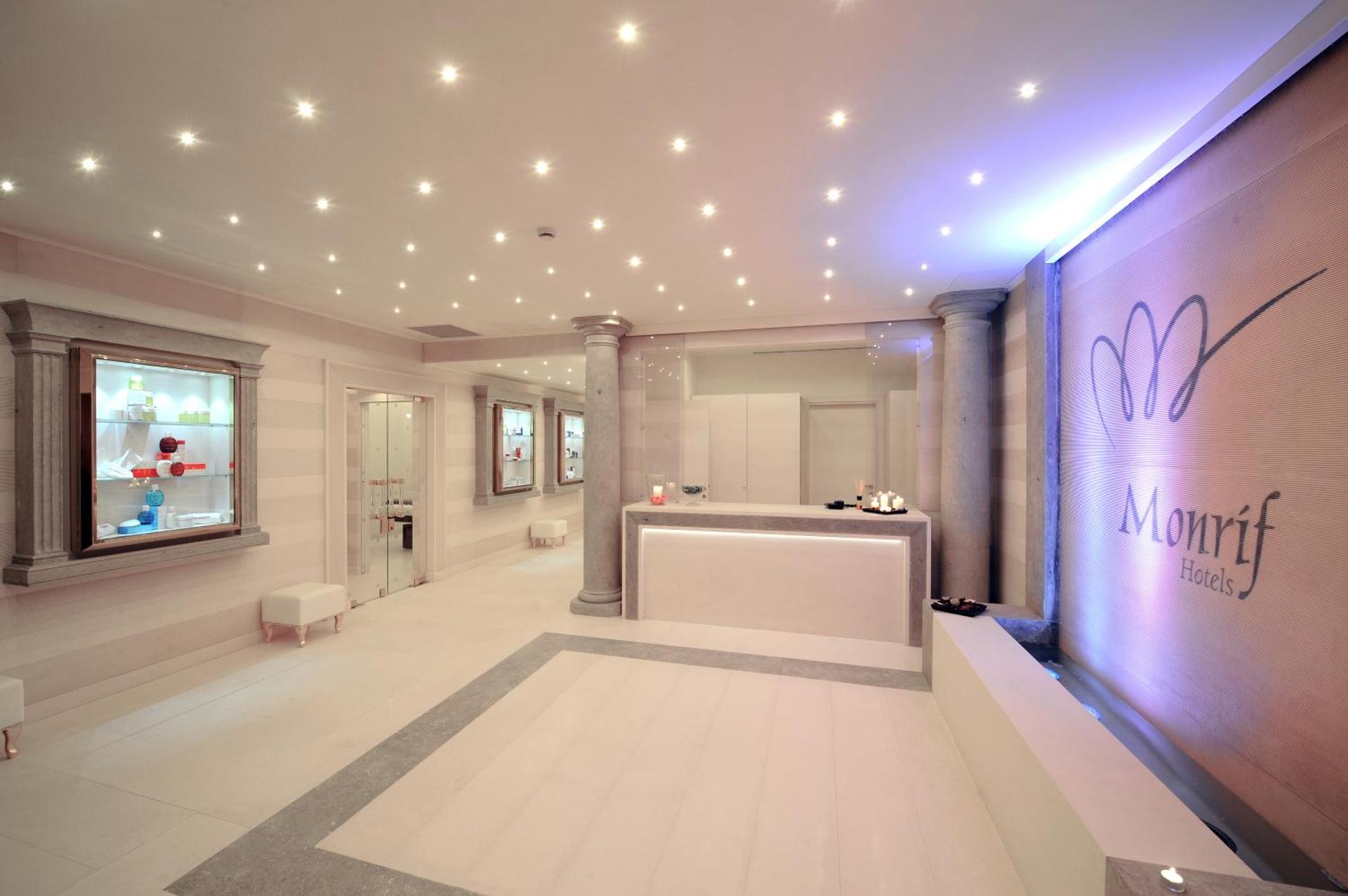 Royal Hotel Carlton - Photo 18