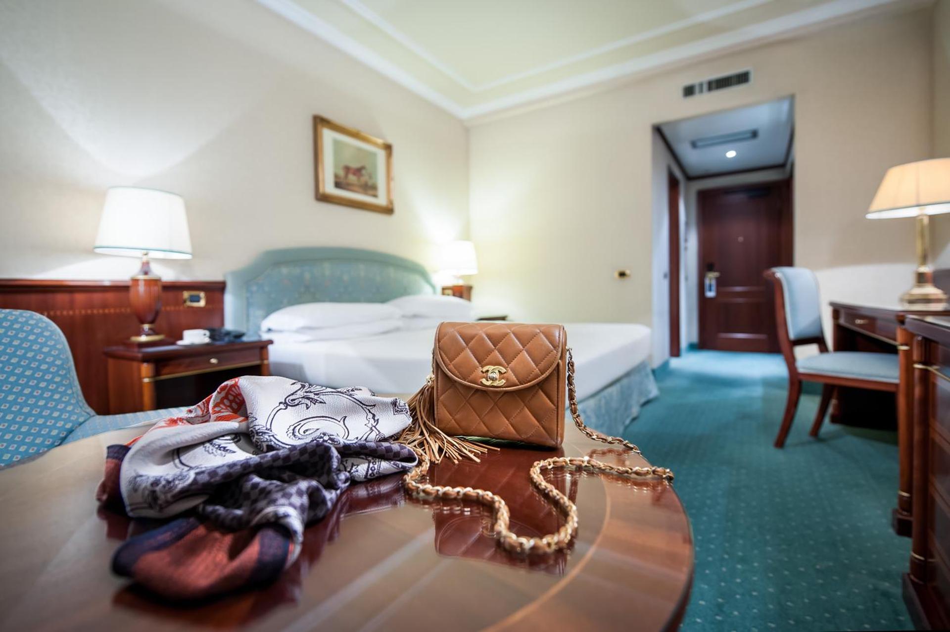 Royal Hotel Carlton - Photo 23