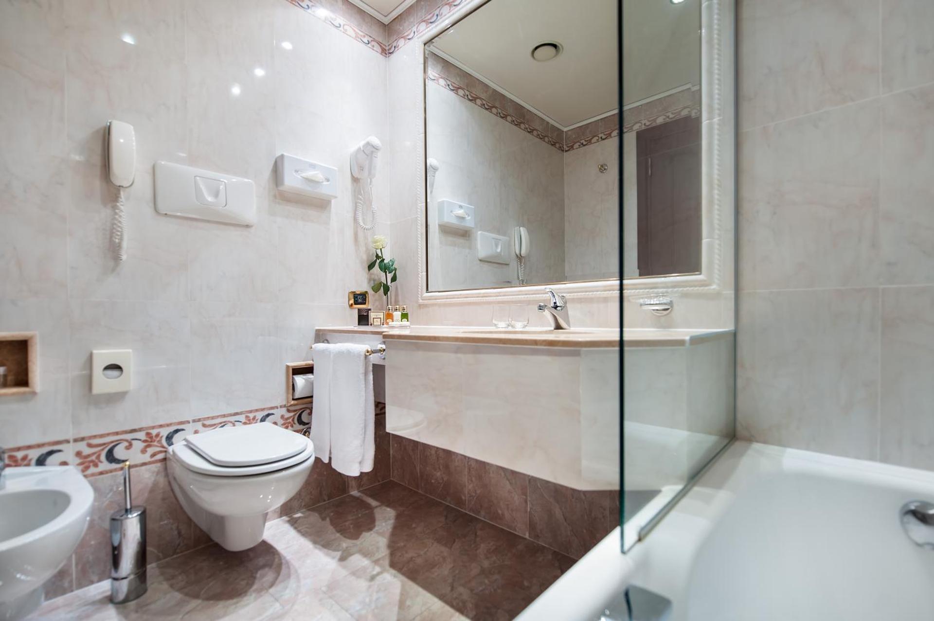 Royal Hotel Carlton - Photo 30