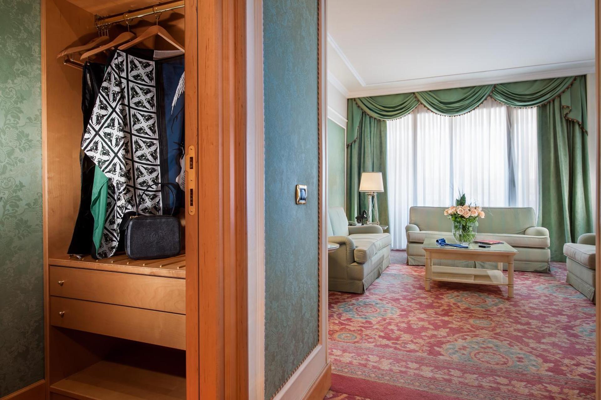 Royal Hotel Carlton - Photo 42