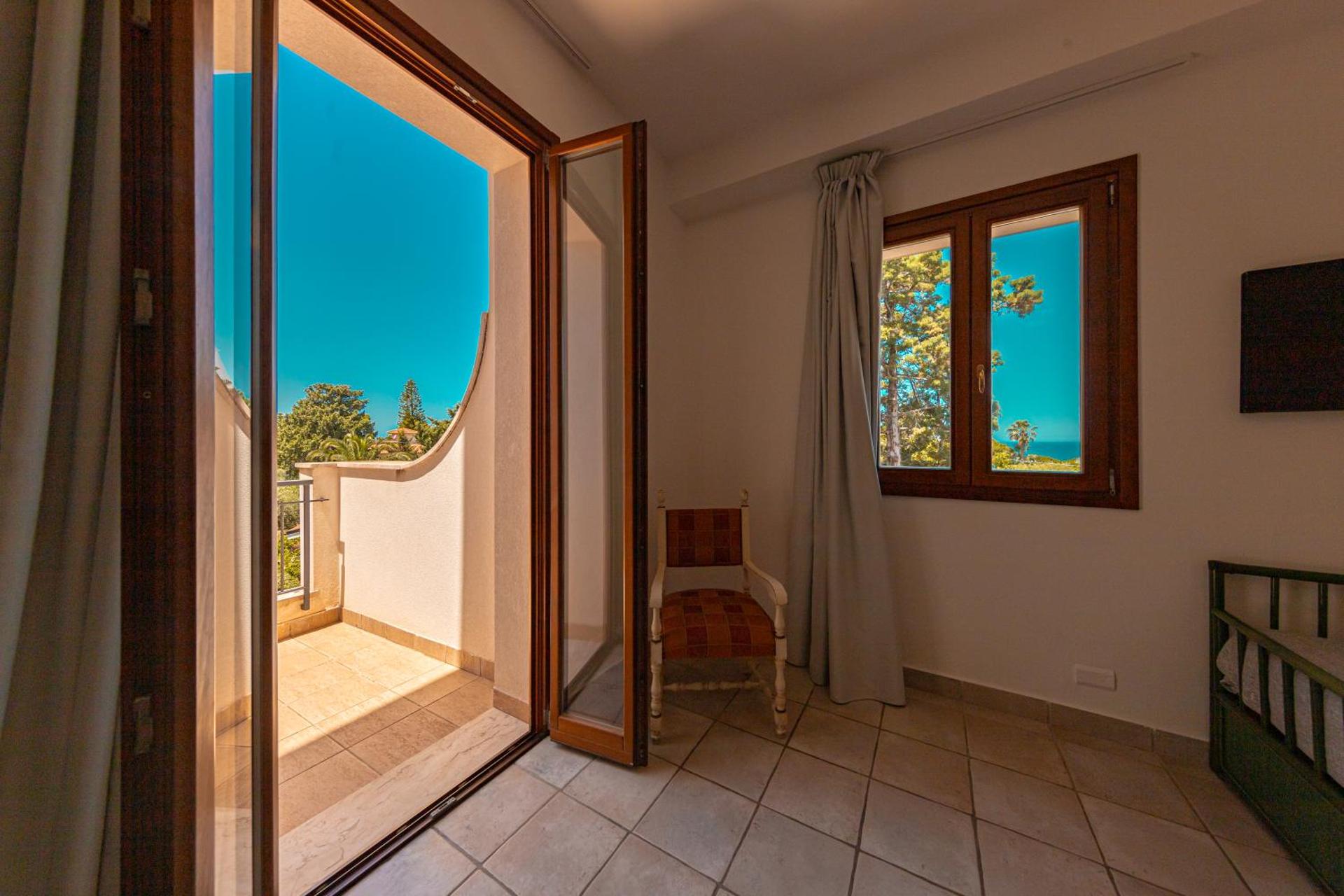 Hotel Baia Del Capitano - Photo 81