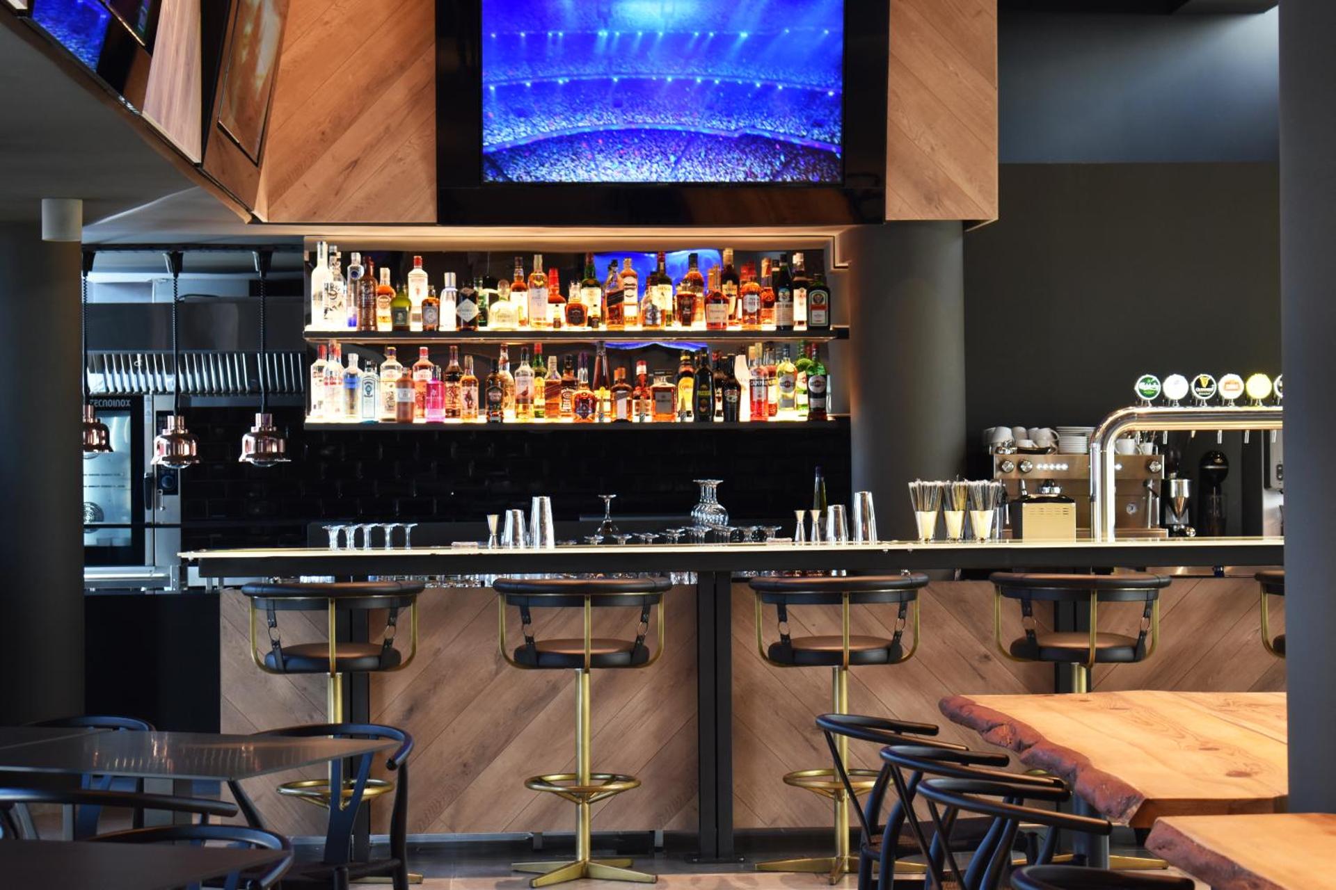 Mayfair Hotel - Photo 10