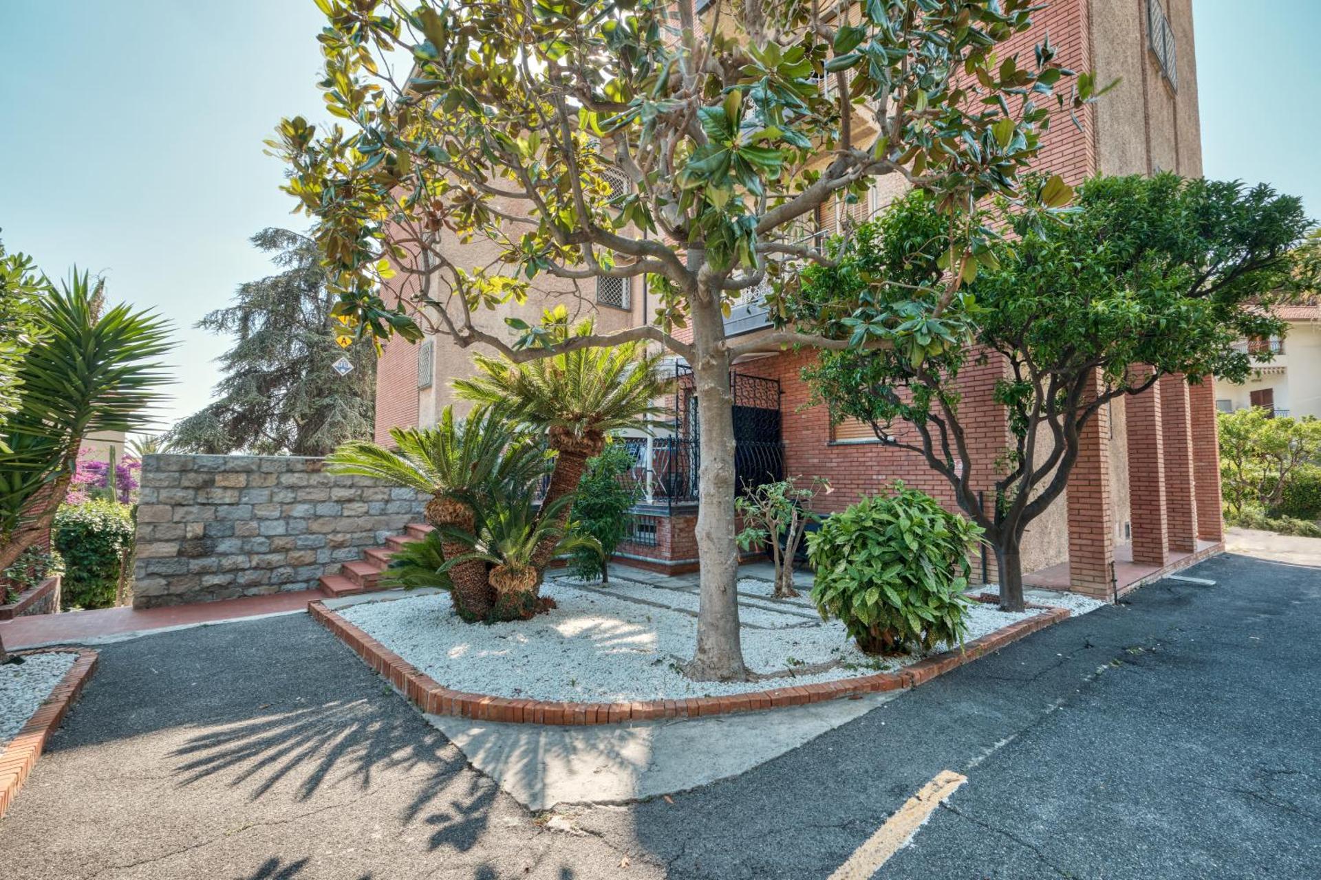 Hotel Astoria - Photo 32