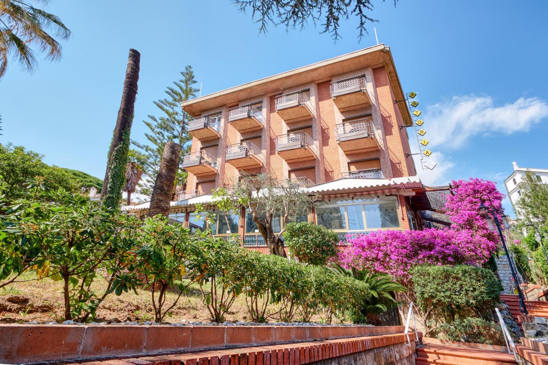 Hotel Astoria - Photo 33