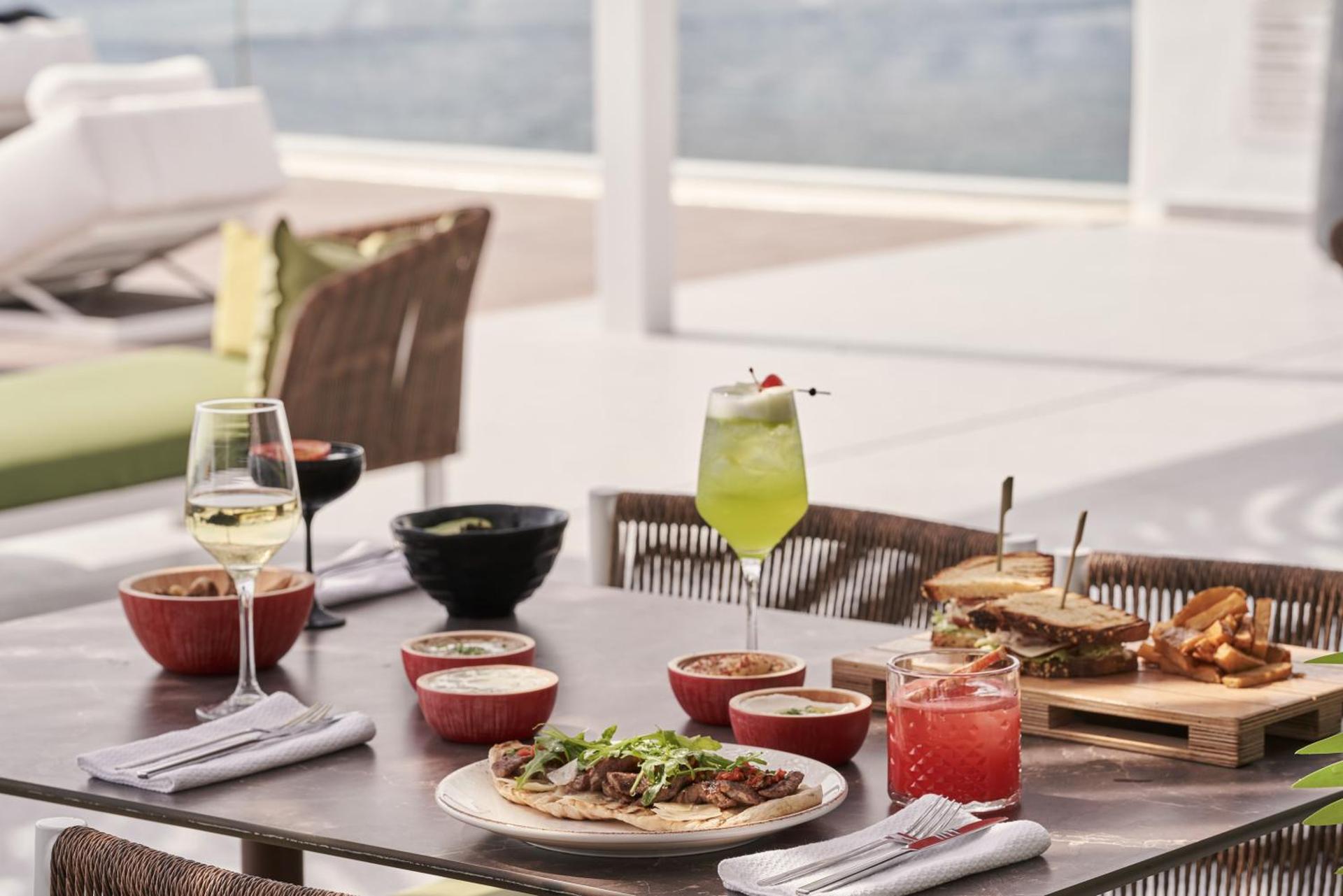 Kouros Hotel & Suites - Photo 122