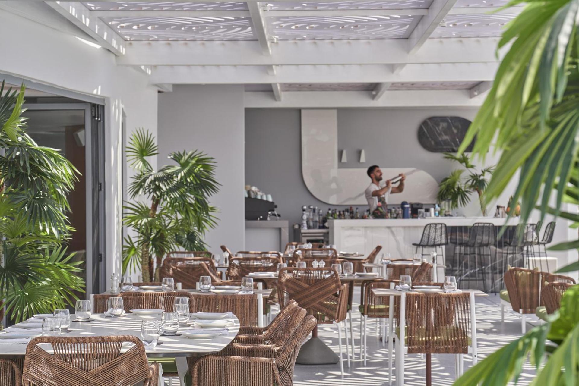 Kouros Hotel & Suites - Photo 25