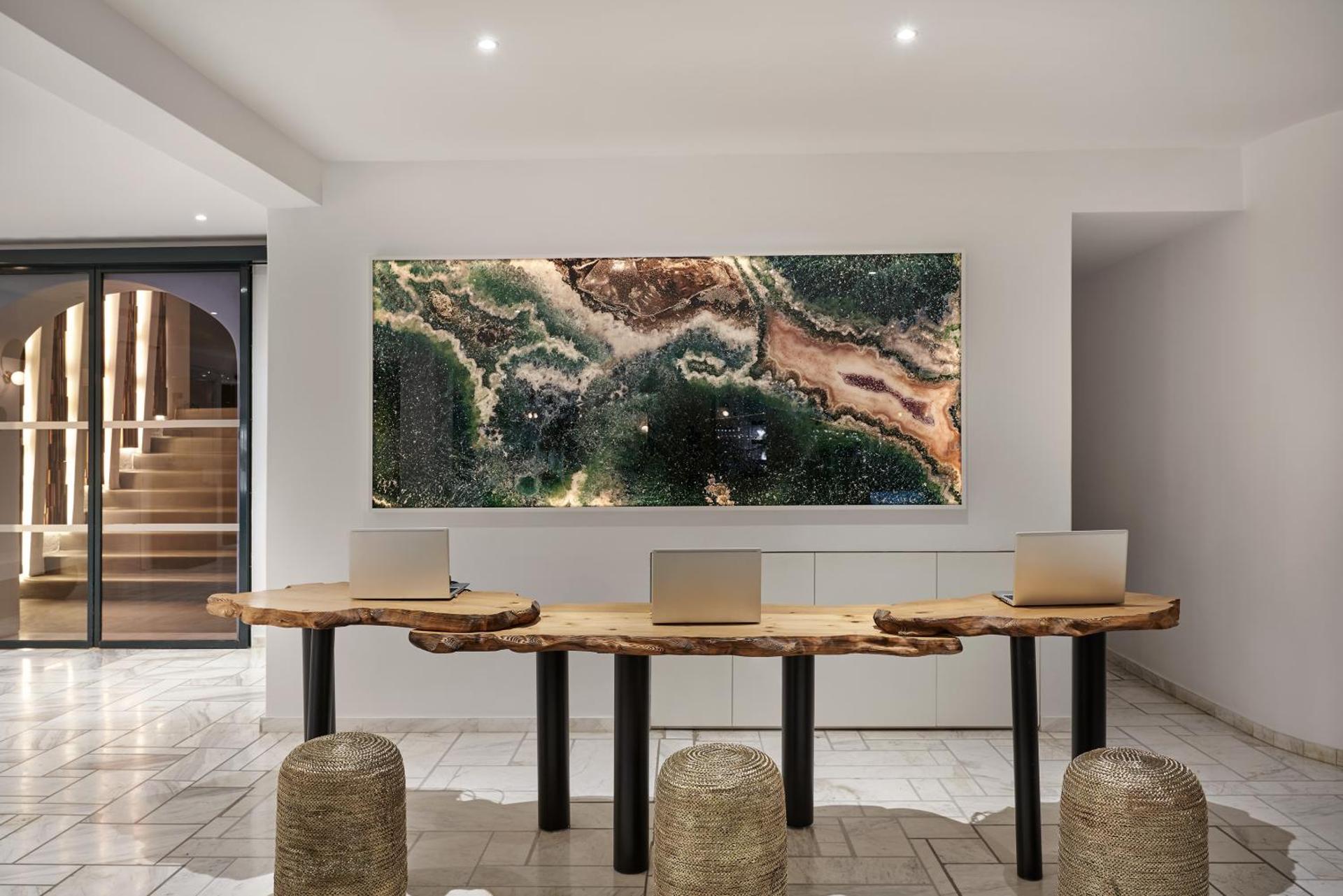 Kouros Hotel & Suites - Photo 24