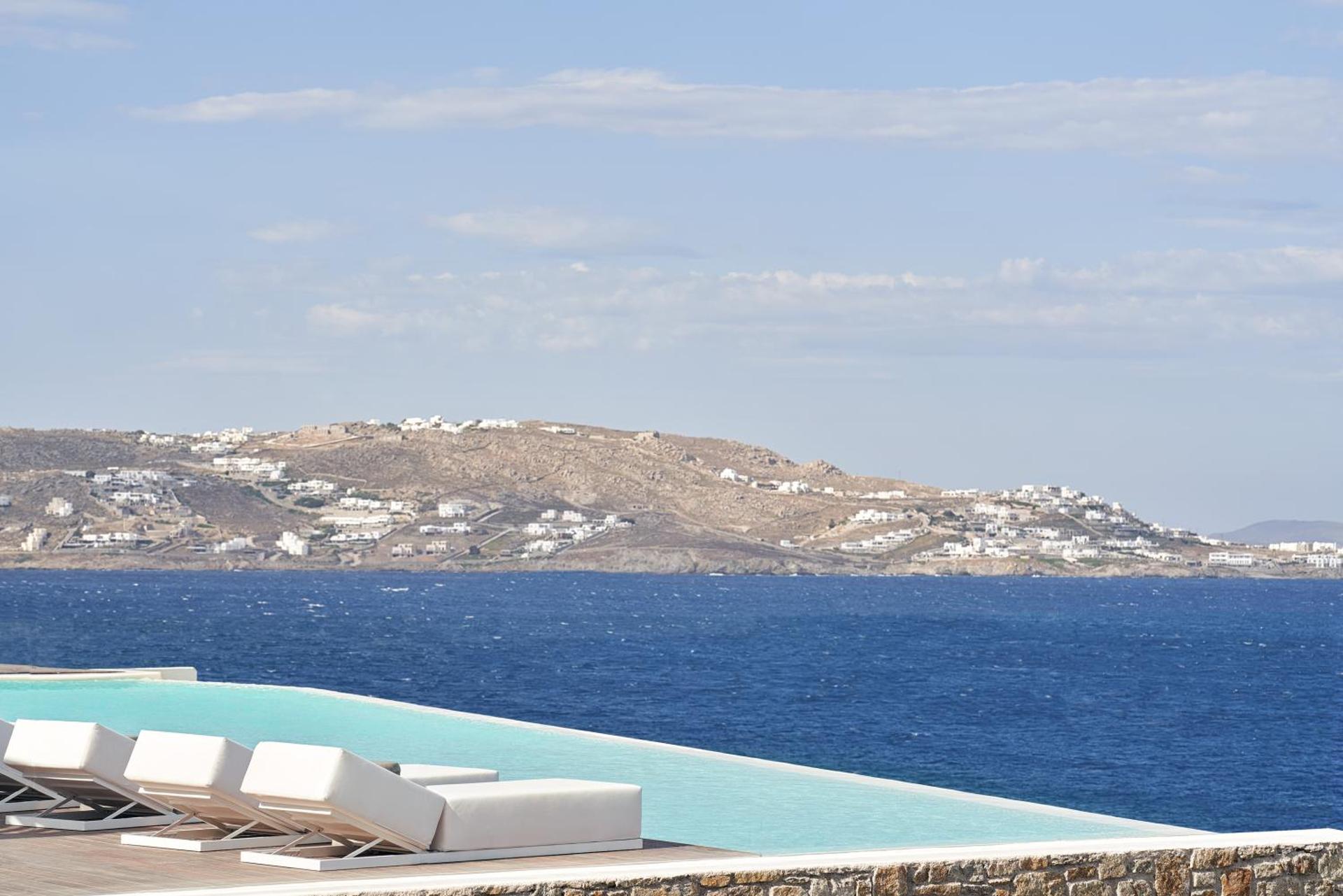 Kouros Hotel & Suites - Photo 9