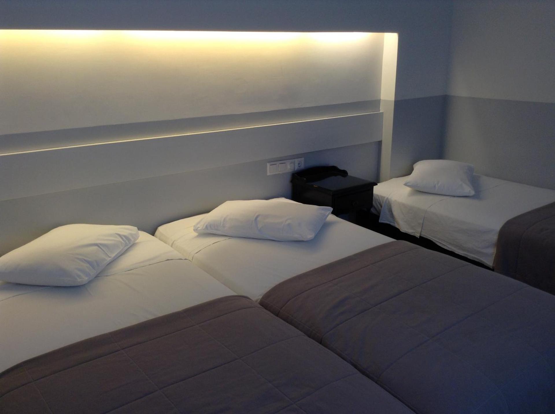 Kamari Beach Hotel - Photo 3