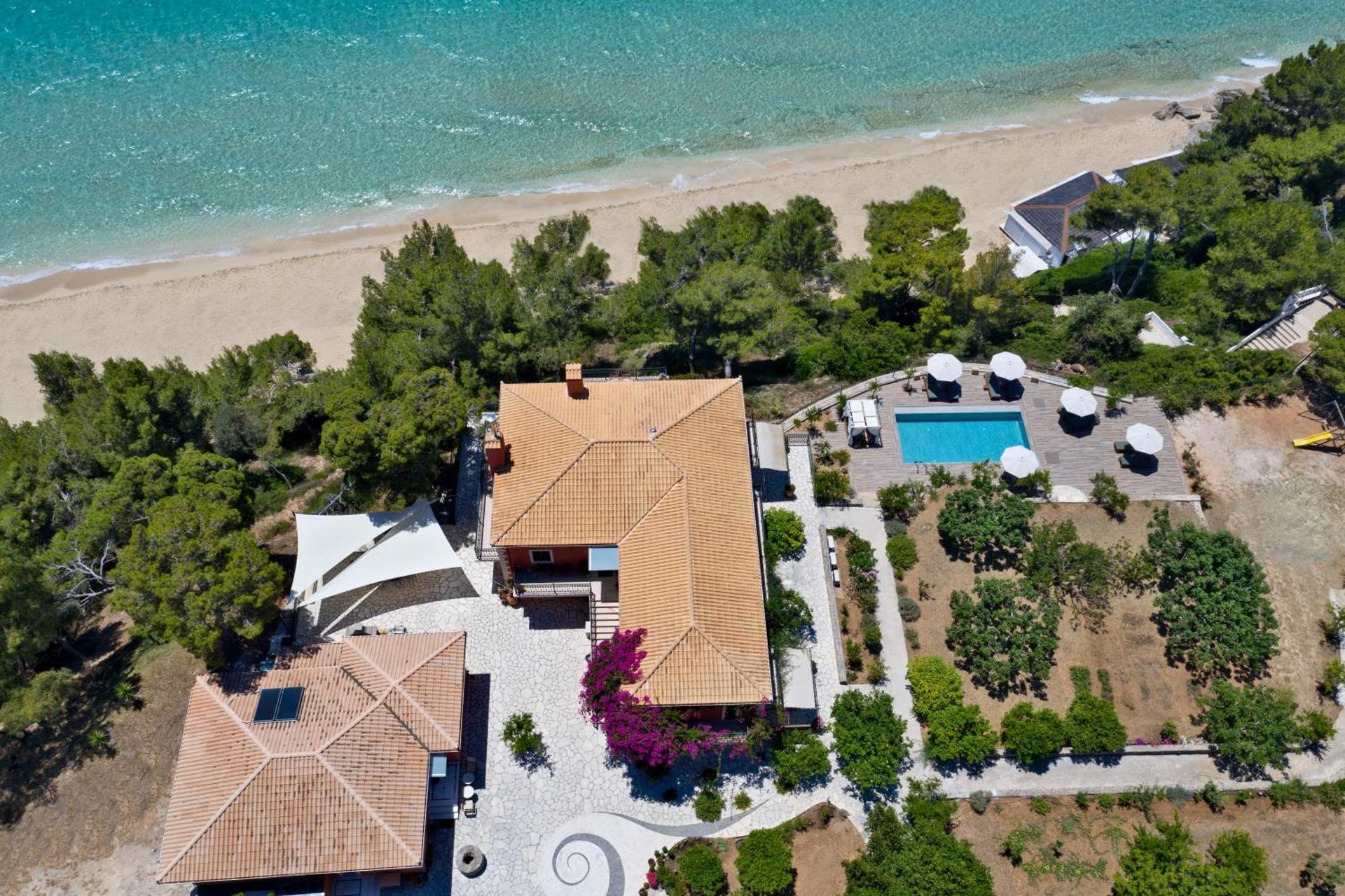 Avra Private Suites - Photo 5