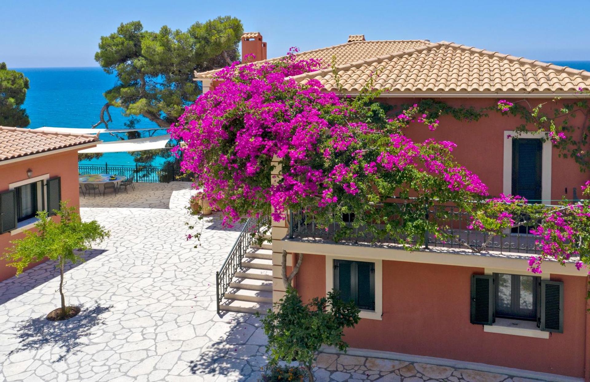 Avra Private Suites - Photo 85