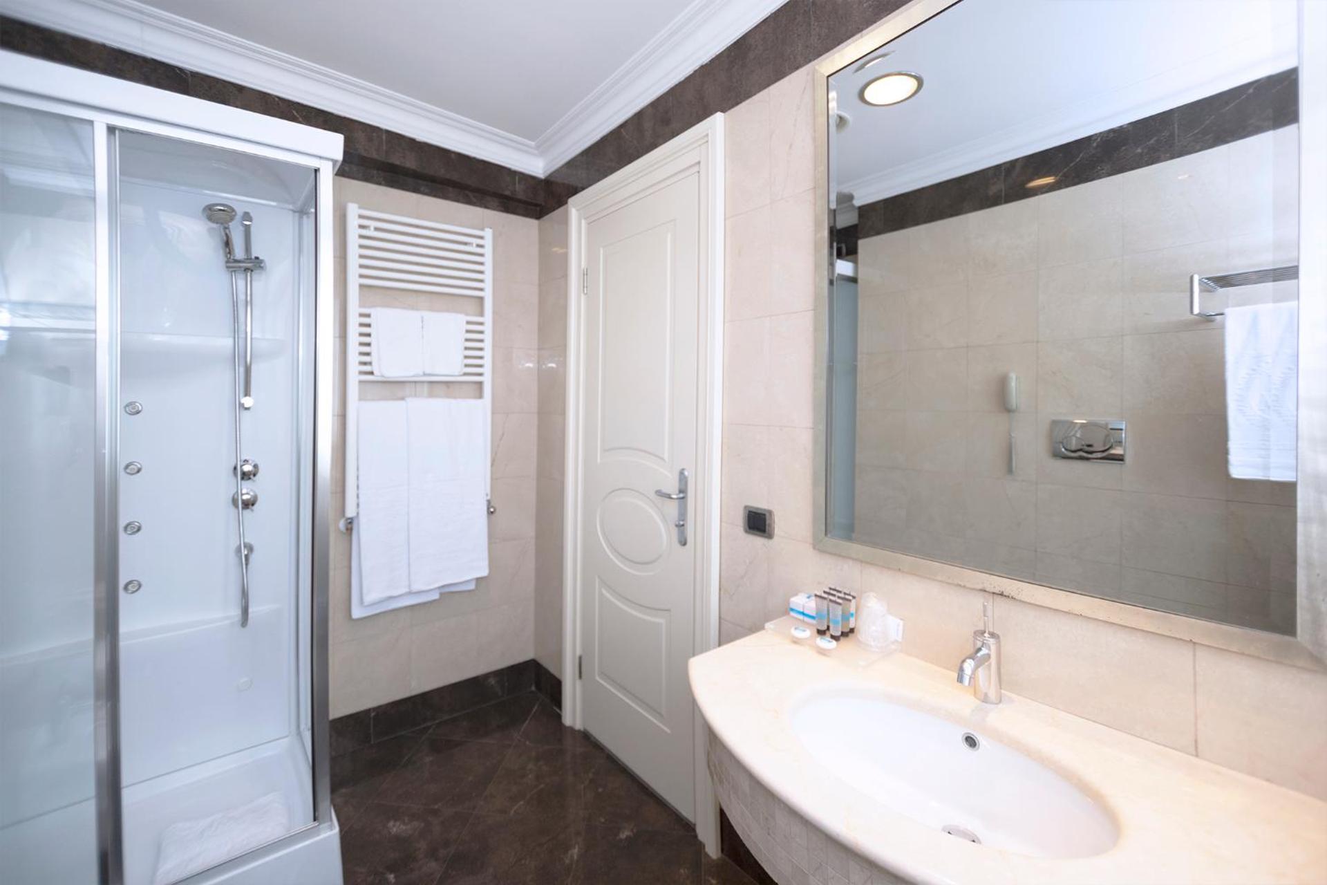 Hotel Regina Margherita - Photo 68