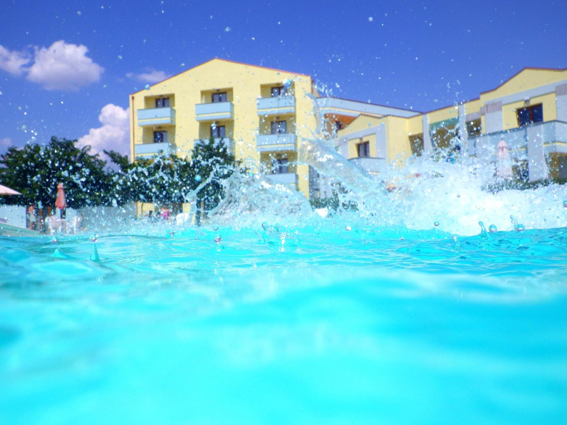 Hotel Isola Rossa - Photo 5