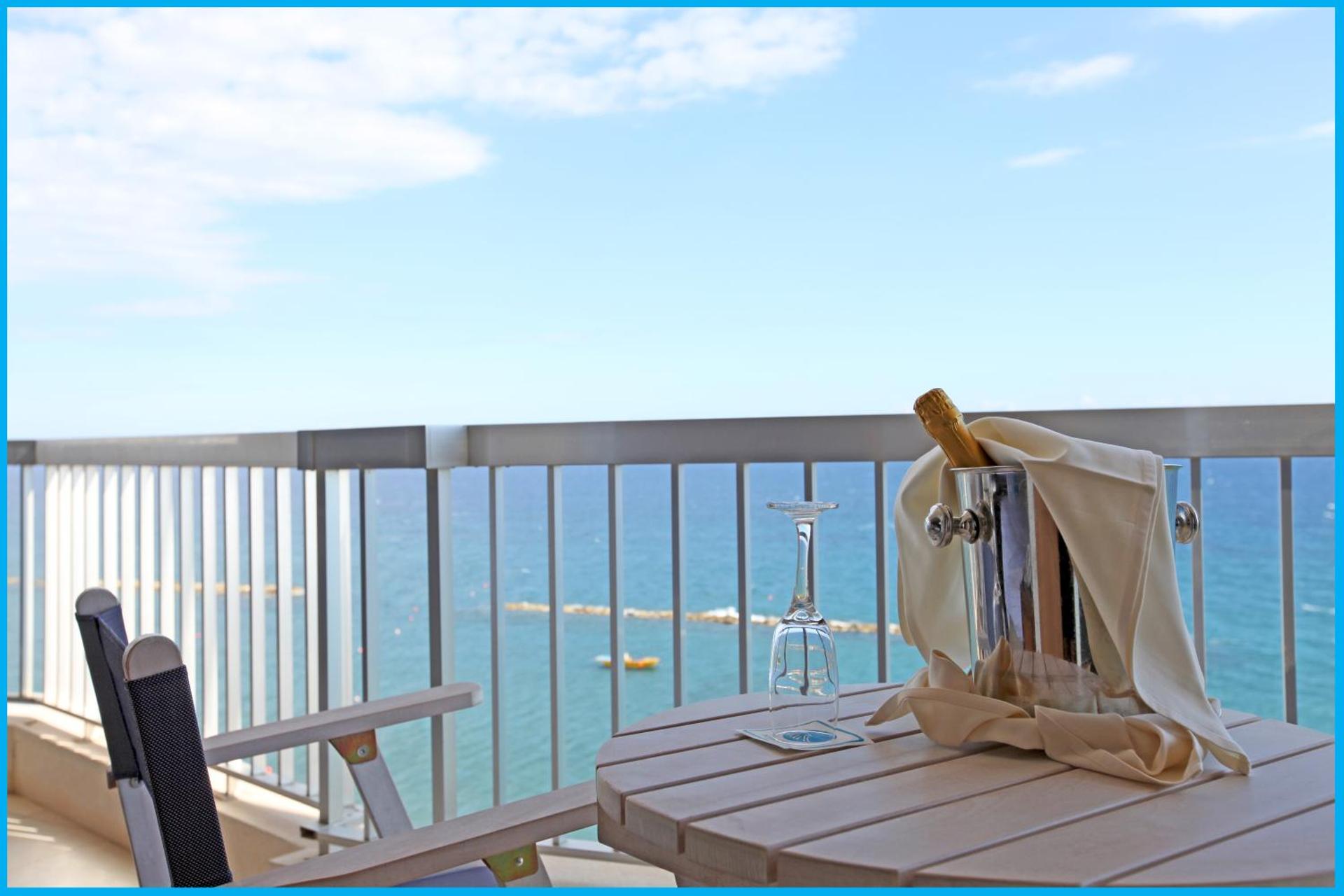 Poseidonia Beach Hotel - Photo 22