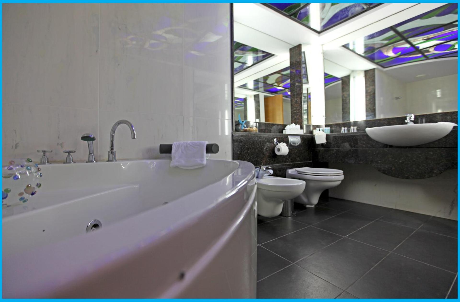 Poseidonia Beach Hotel - Photo 29