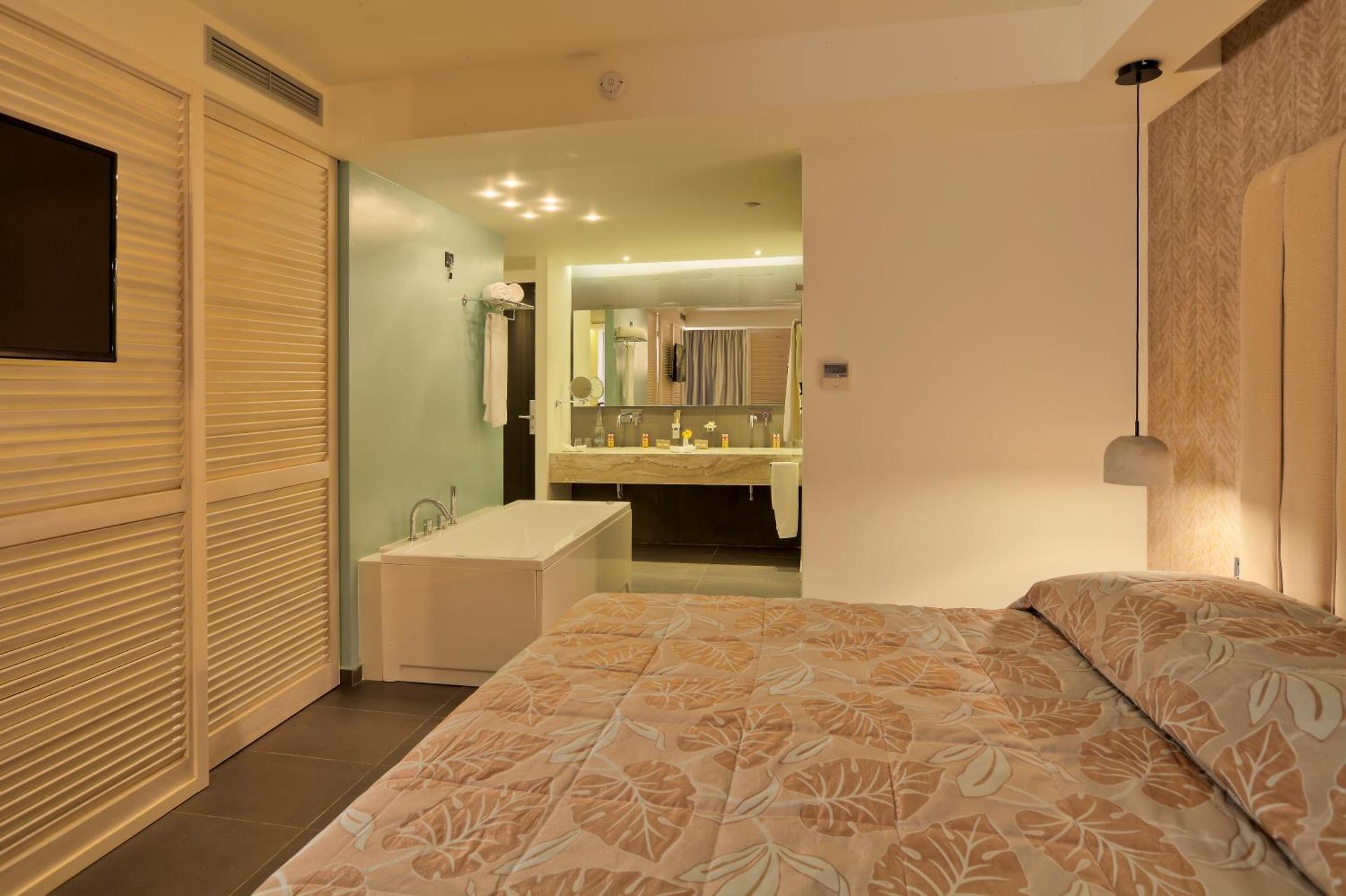 Caravia Beach Hotel - Photo 41