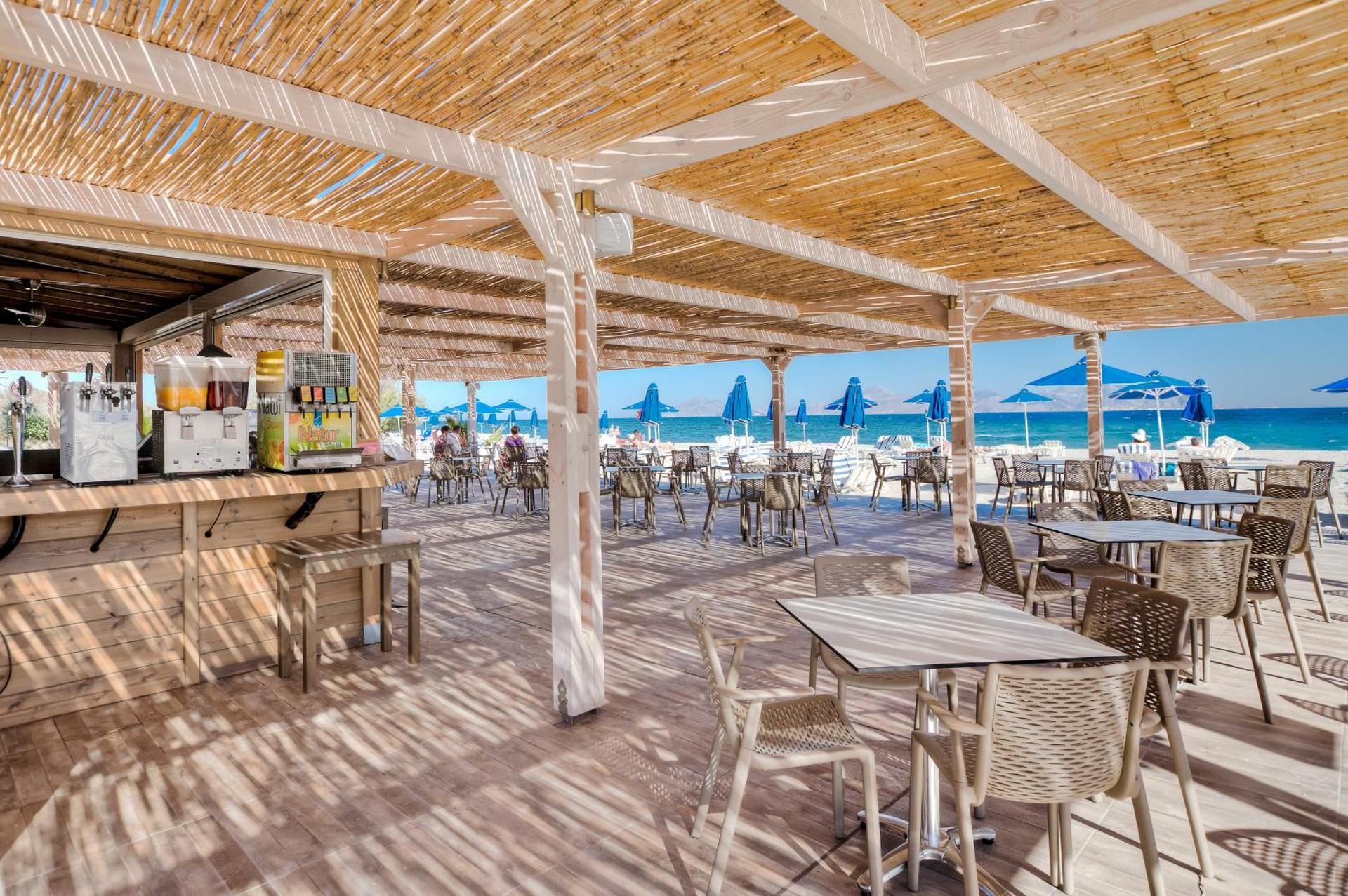 Caravia Beach Hotel - Photo 42