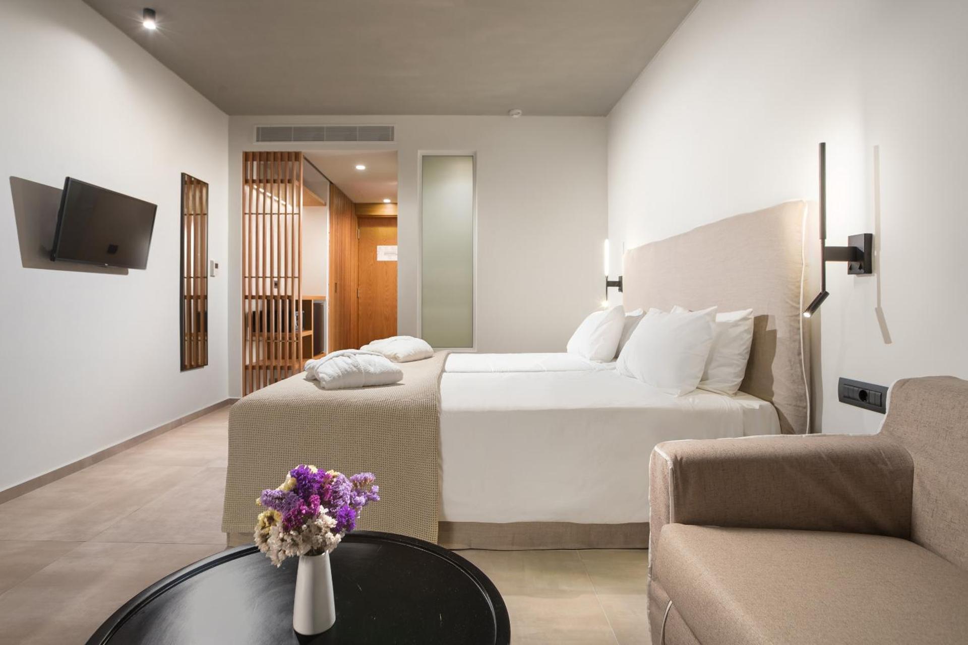 Caravia Beach Hotel - Photo 7