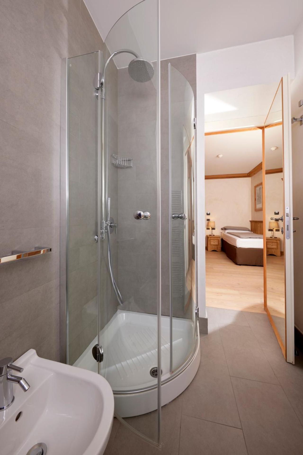 Hotel Rezia - Photo 19