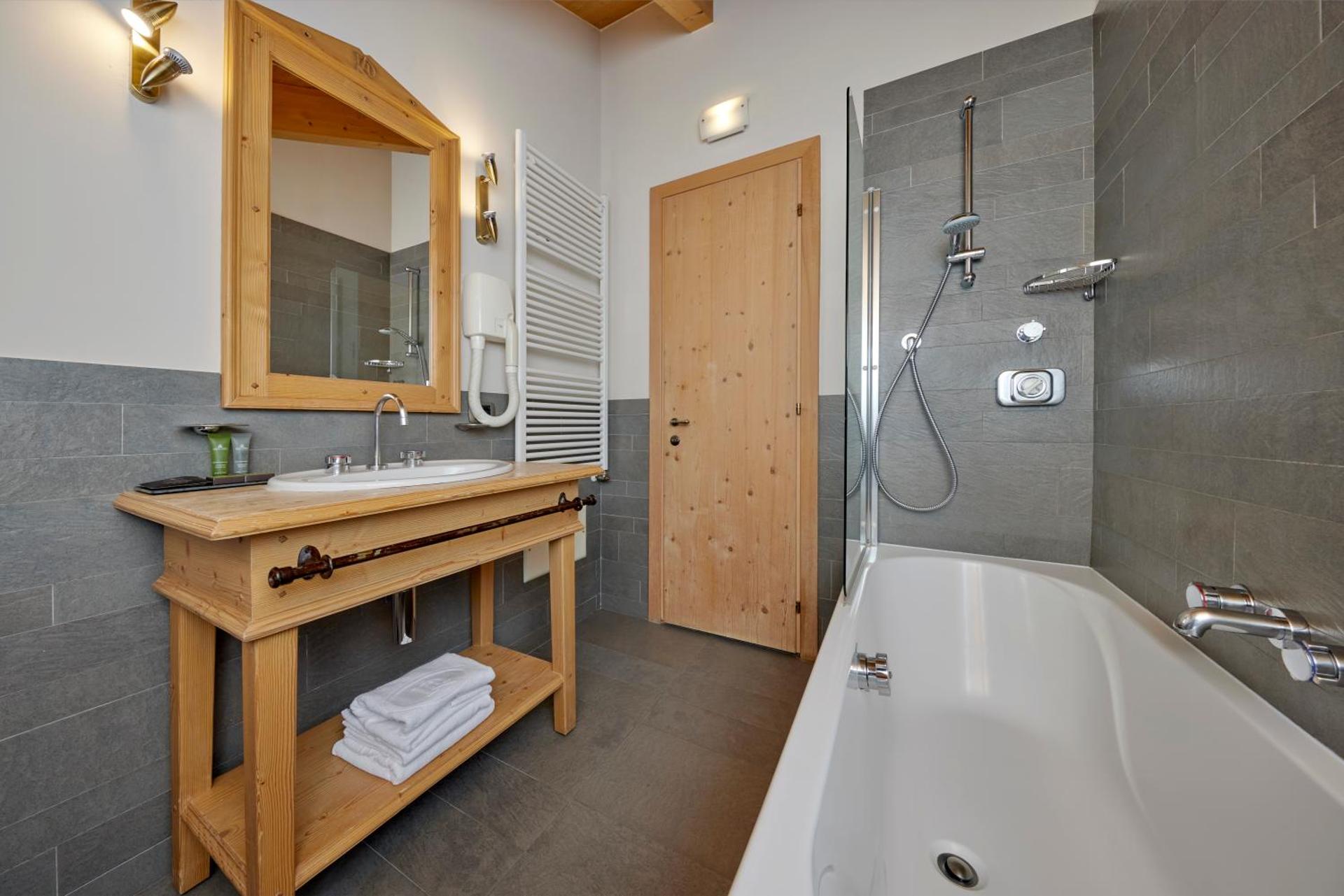 Hotel Rezia - Photo 53