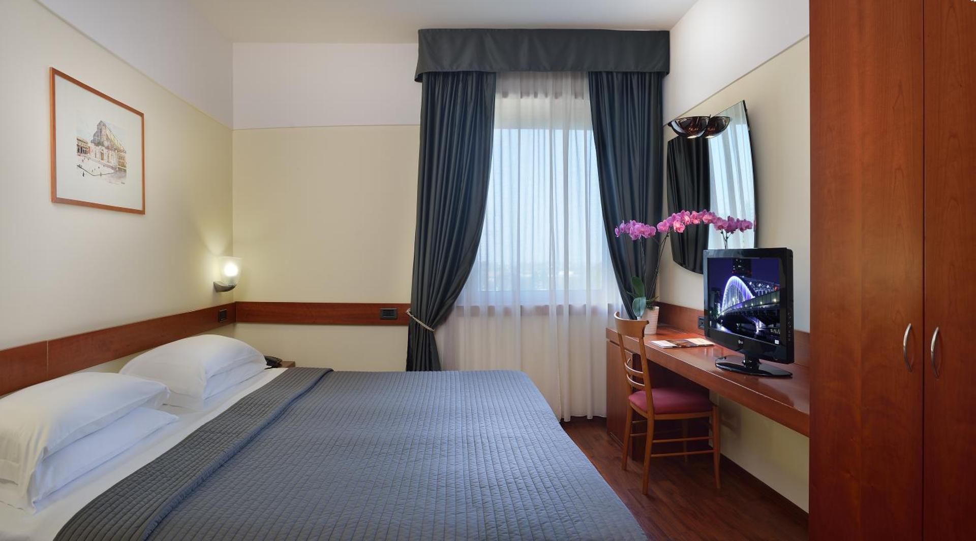 Hotel Bologna Airport - Photo 53