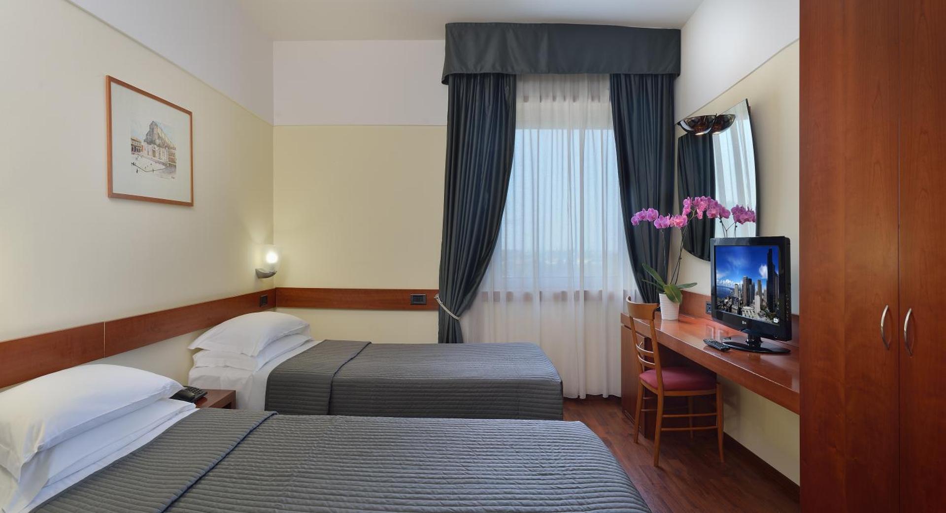 Hotel Bologna Airport - Photo 52