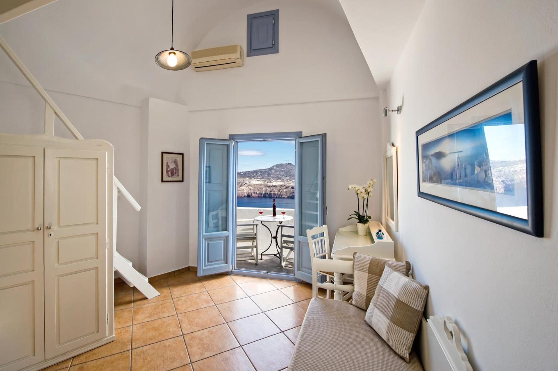 Apanemo Hotel & Suites - Photo 24