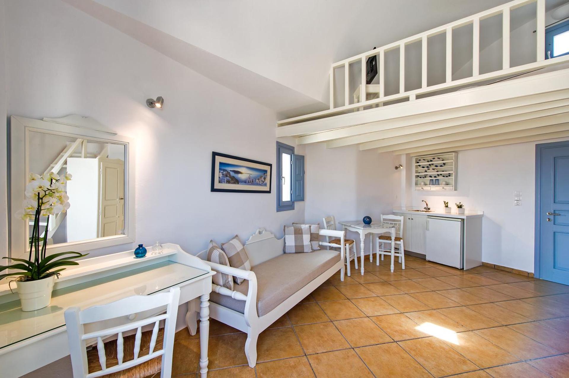 Apanemo Hotel & Suites - Photo 25