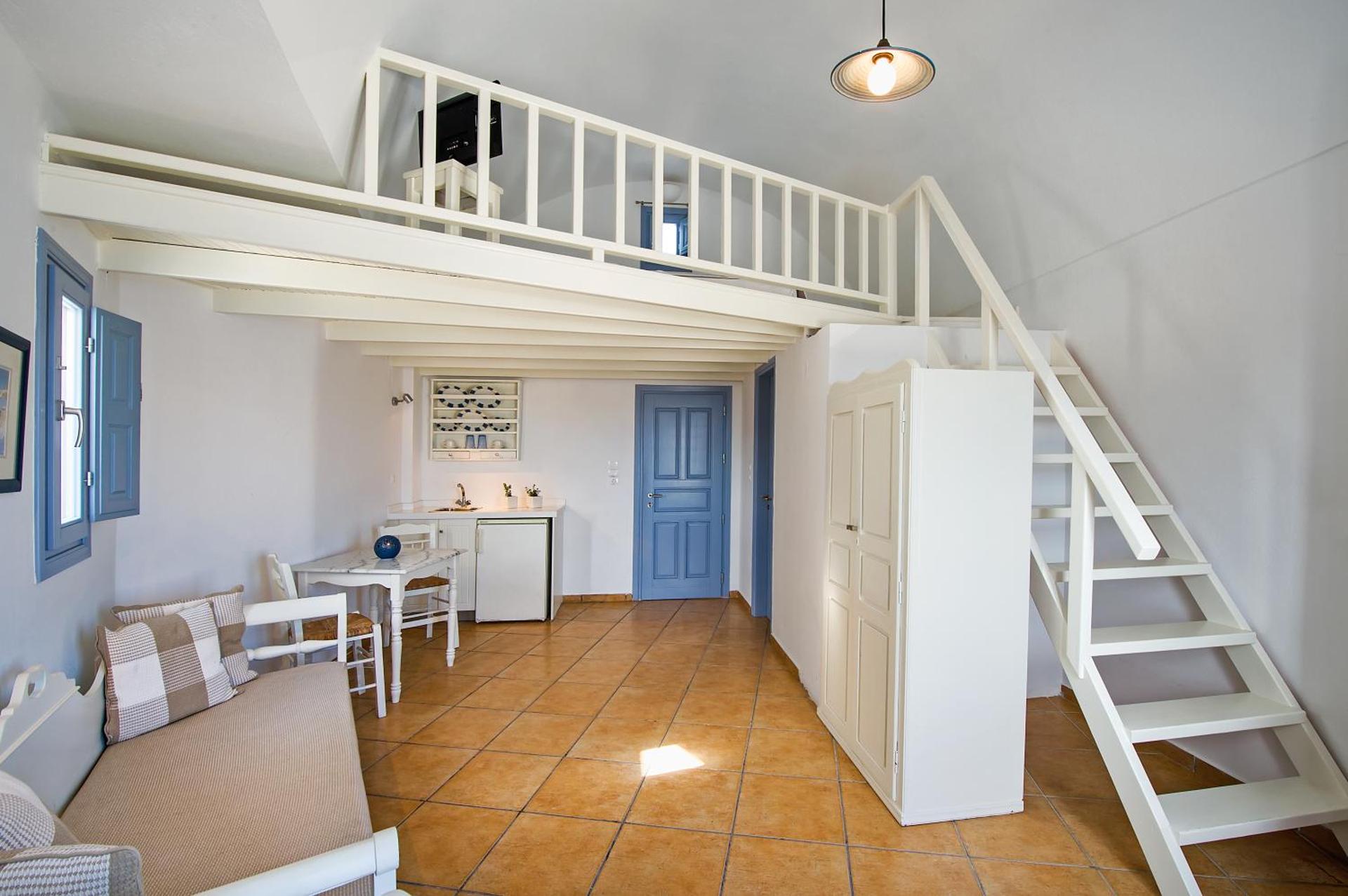 Apanemo Hotel & Suites - Photo 22